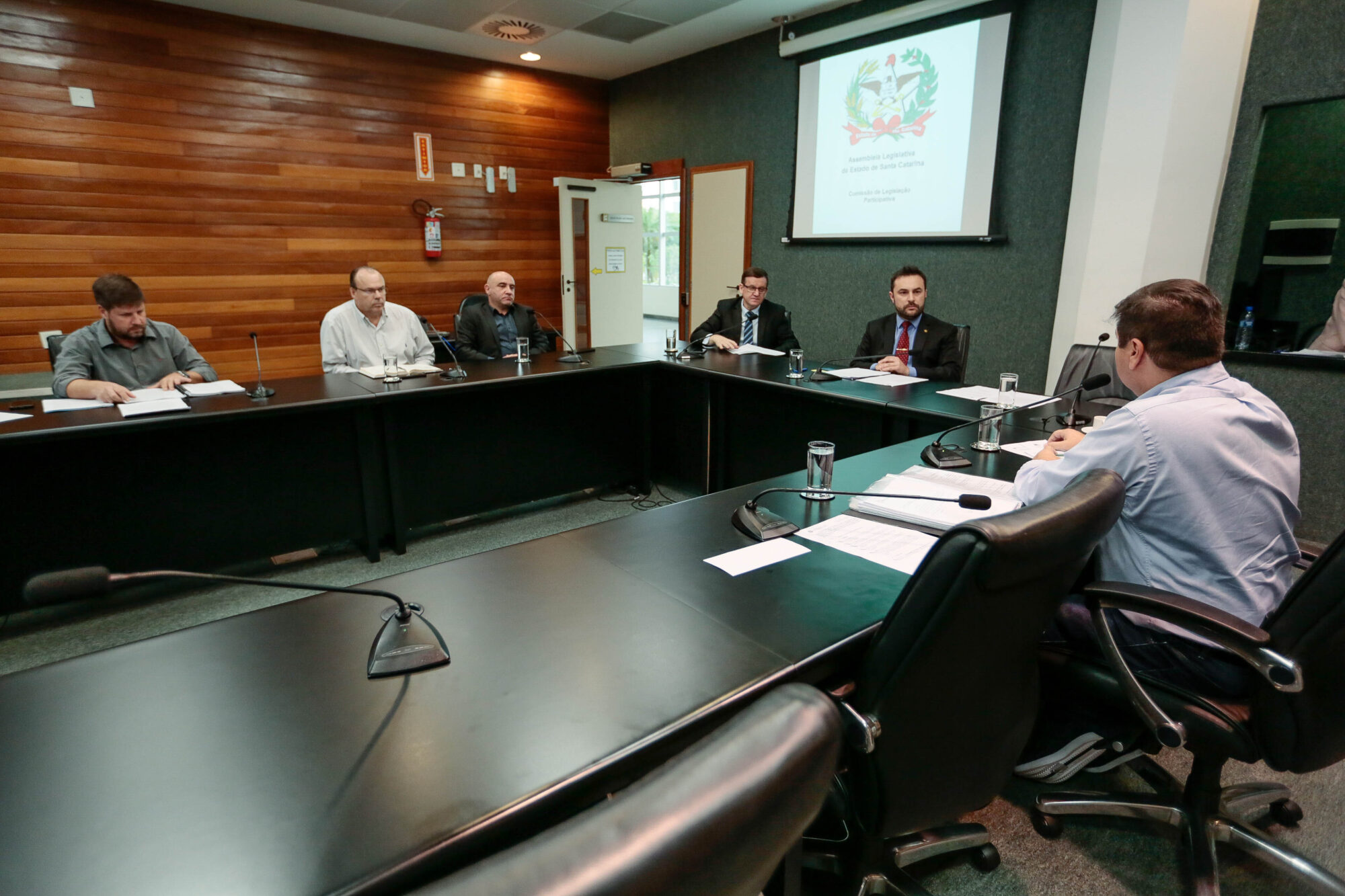 Tarifa de esgoto é tema de debate na Alesc