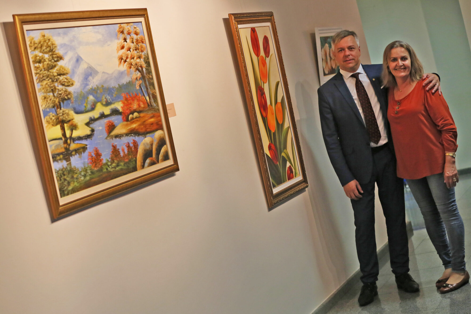 Mostra expõe pinturas de servidora da Alesc descoberta por colegas