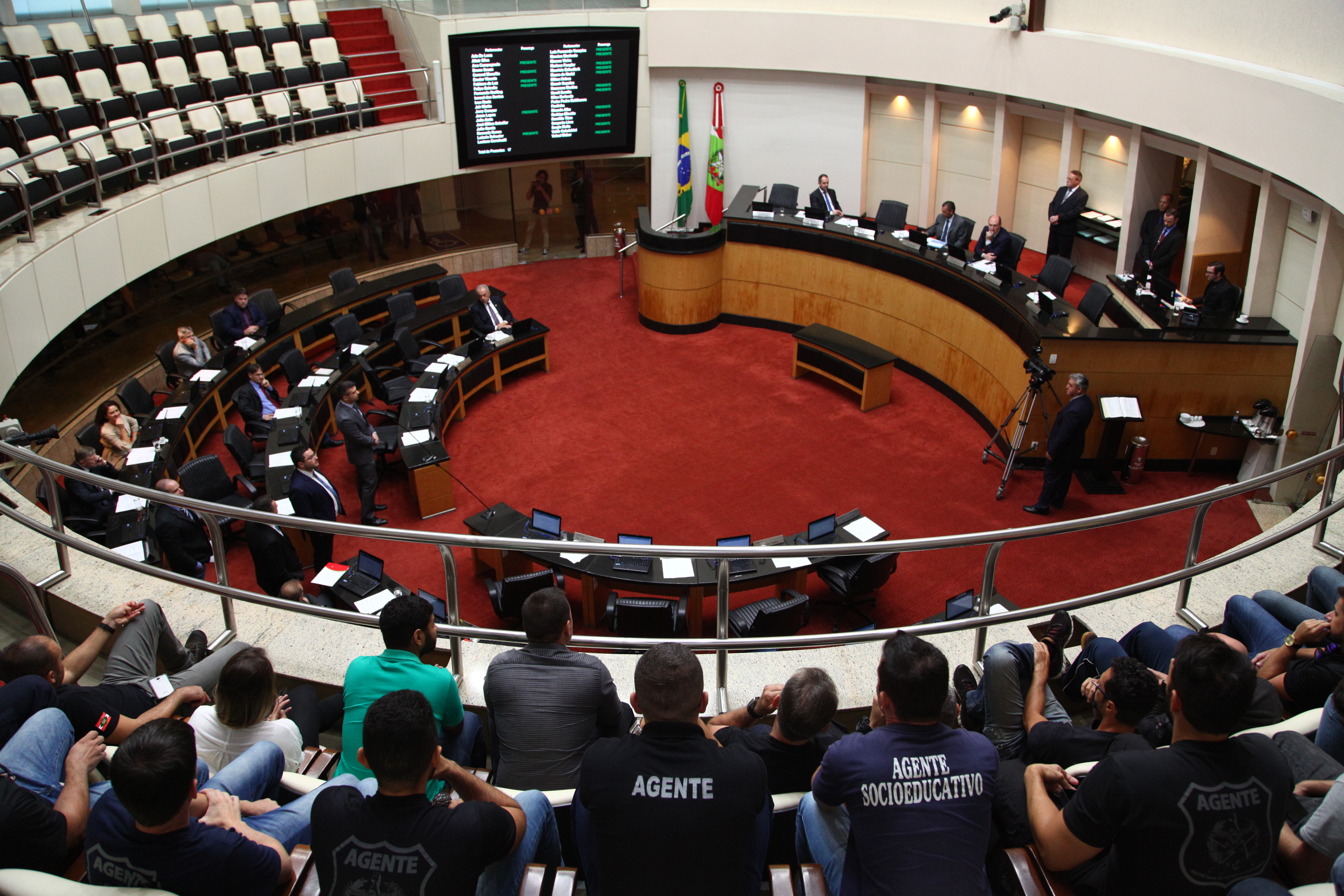 Sessão Plenária em 25/04/2019