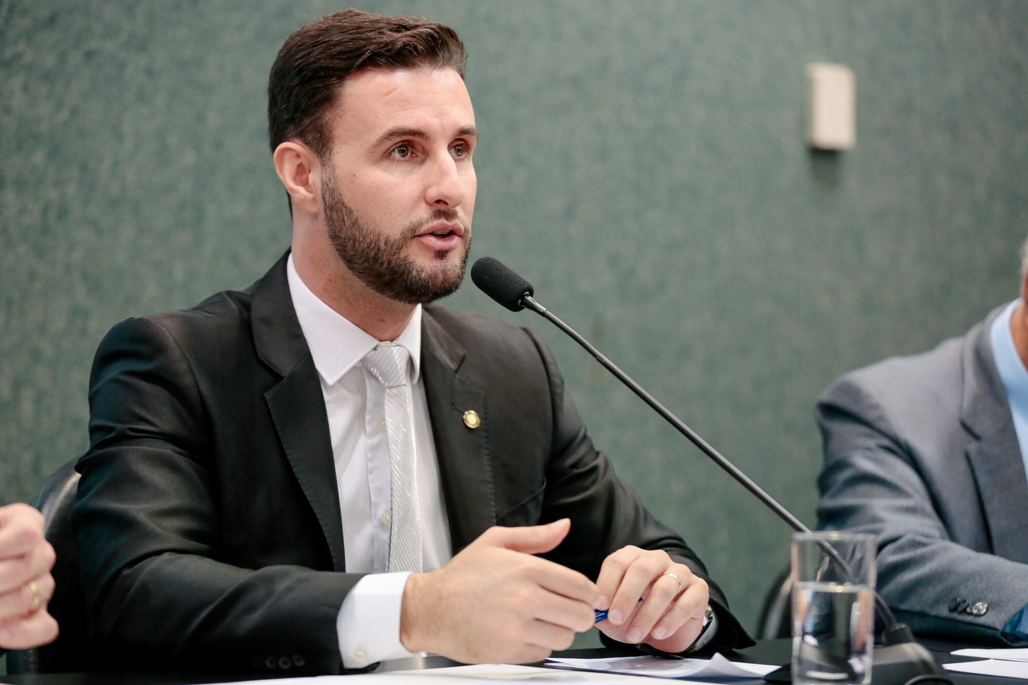 Deputado Felipe Estevão na reunião da Comissão de Pesca e Aquicultura