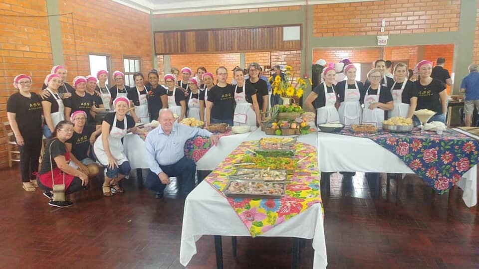 Deputado Marcos Vieira na tradicional Feijoada da Amizade, em Saudades, em prol da Casa da Amizade
