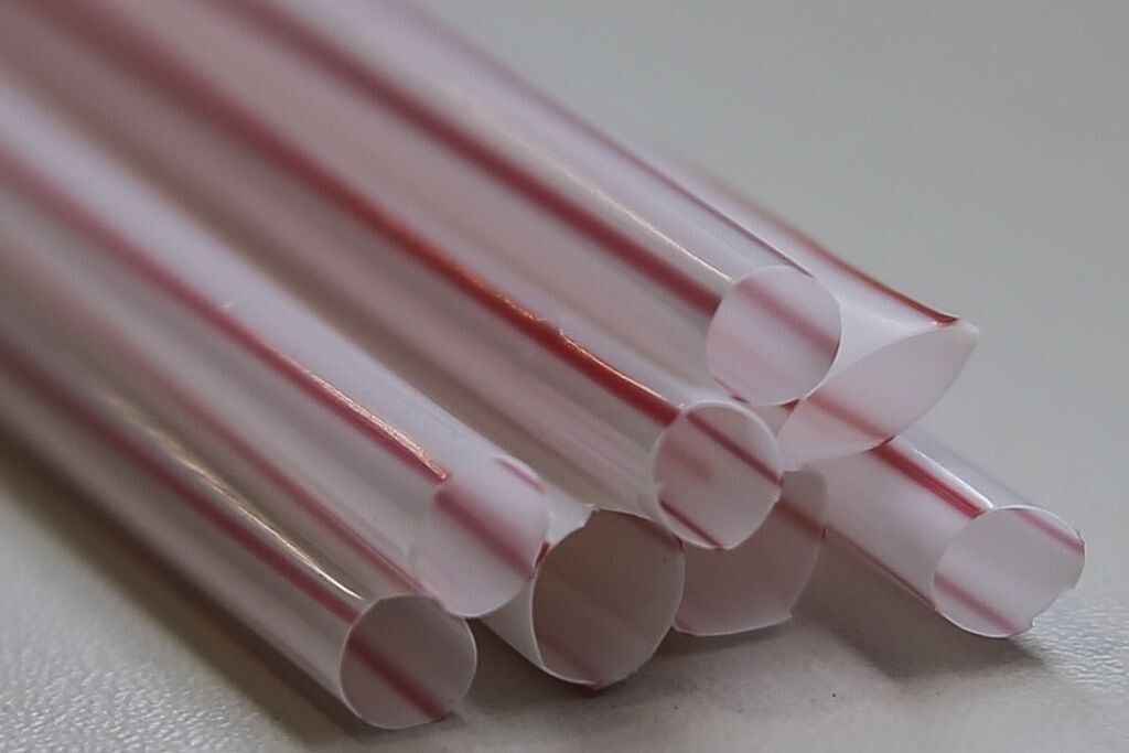 Plenário aprova projeto que trata uso de canudos biodegradáveis