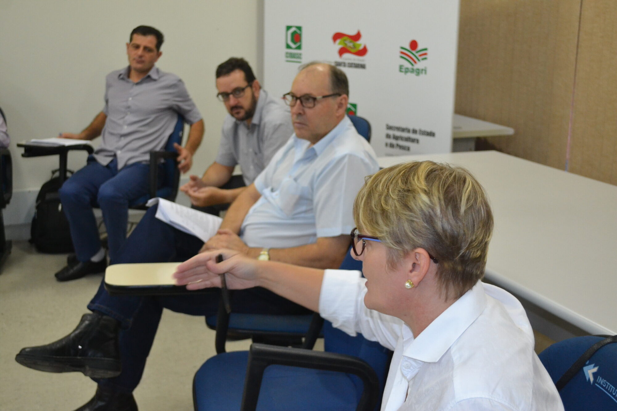 Carminatti em reunião na Secretaria de Agricultura FOTO: Divulgação