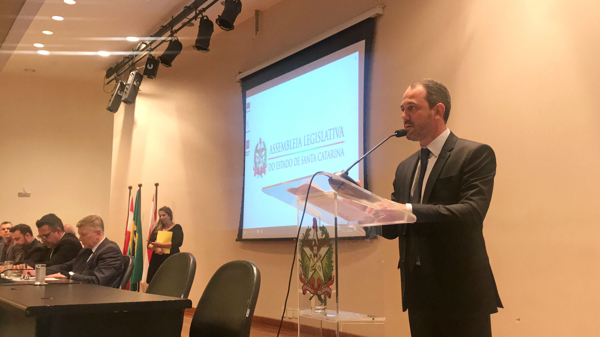 Deputado Laércio Schuster na audiência que discute a Reforma Administrtiva
