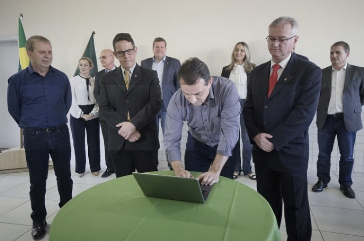 Deputado Mauricio Eskudlark e governador Carlos Moisés em visita ao Oeste