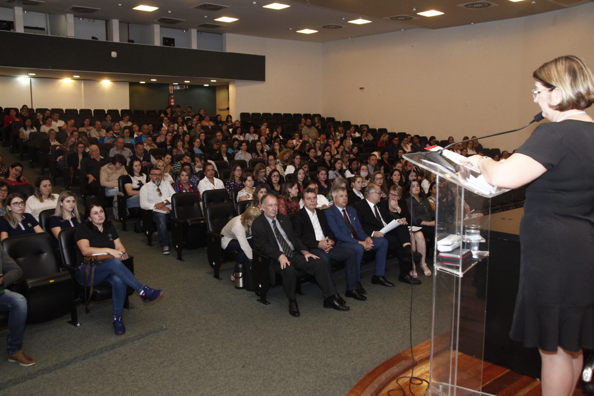 Seminário discute implantação de novo modelo de ensino nas Apaes de SC