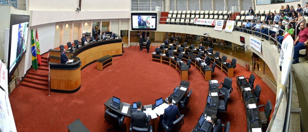 Deputado Laércio Schuster na tribuna