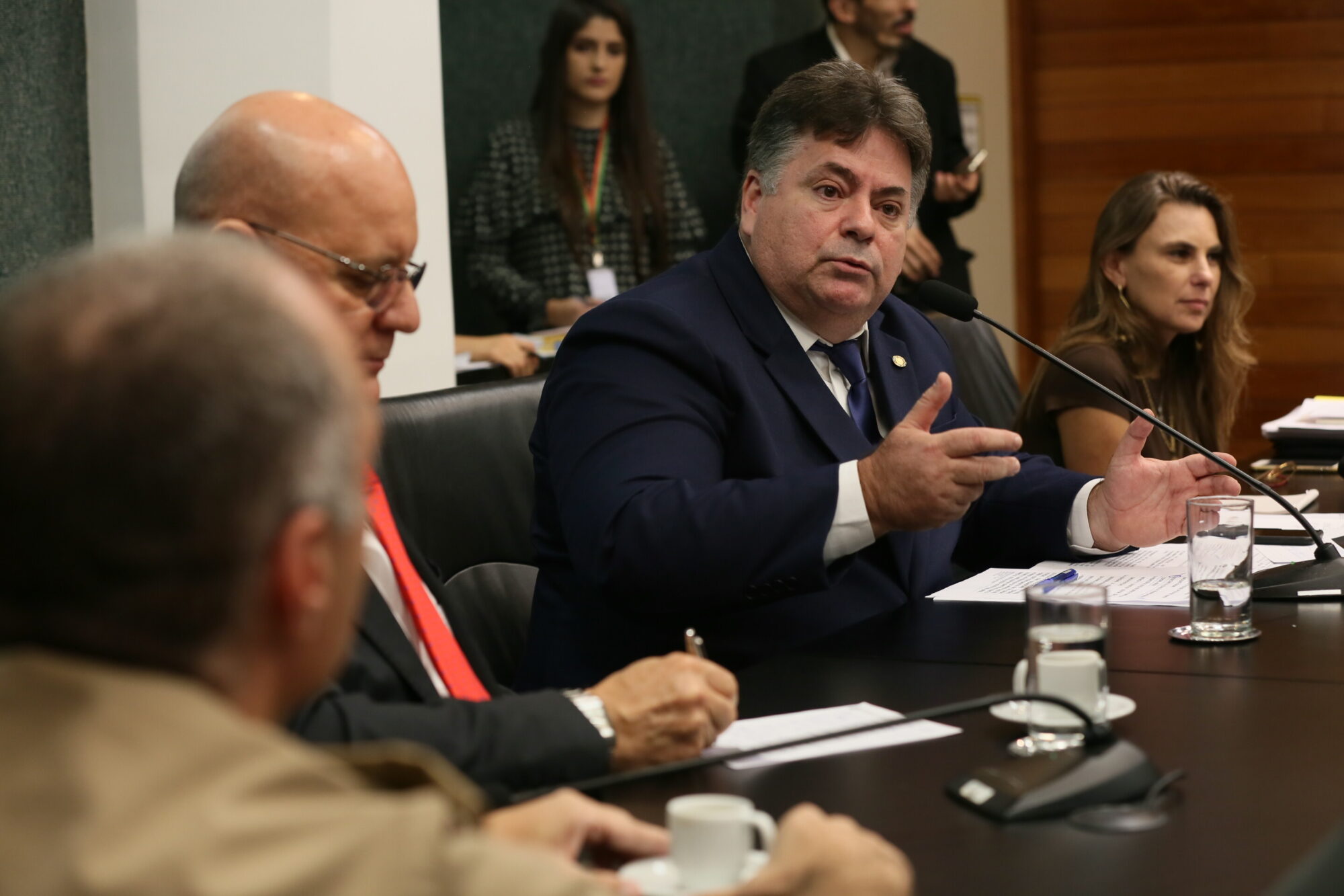 Deputado Sergio Motta no comando da comissão