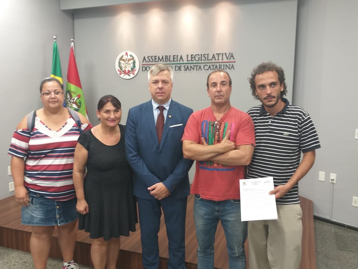 Deputado Fabiano da Luz e integrantes do movimento pela luta antimanicomial em SC FOTO: Maurício dos Santos