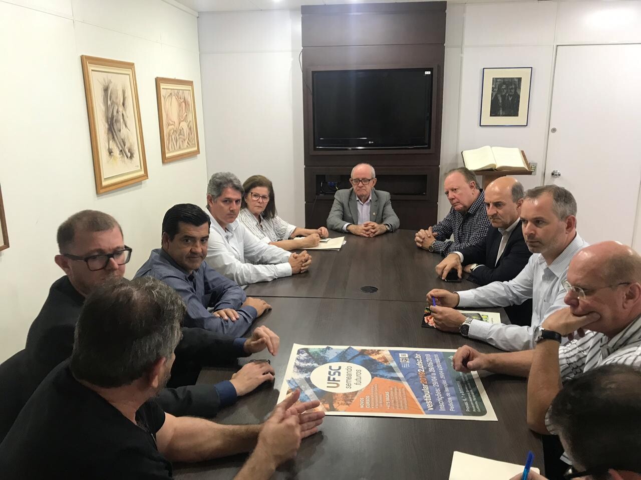 Deputado Zé Milton, professor Ubaldo Balthazar, reitor da UFSC e técnicos da universidade