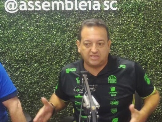 Projeto Baby Basquetebol busca a meta de atender gratuitamente mais de mil crianças em Florianópolis
