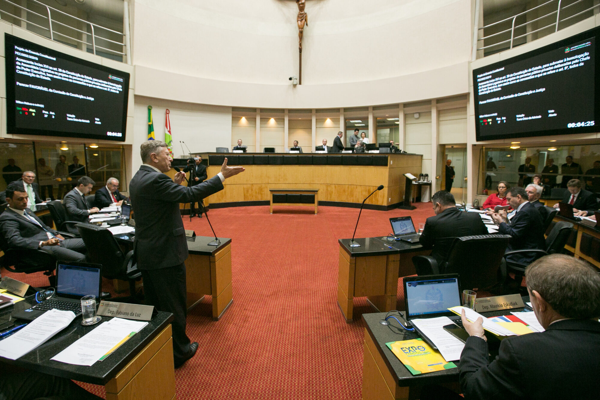 Plenário admite PEC sobre parcerias público-privadas e concessões