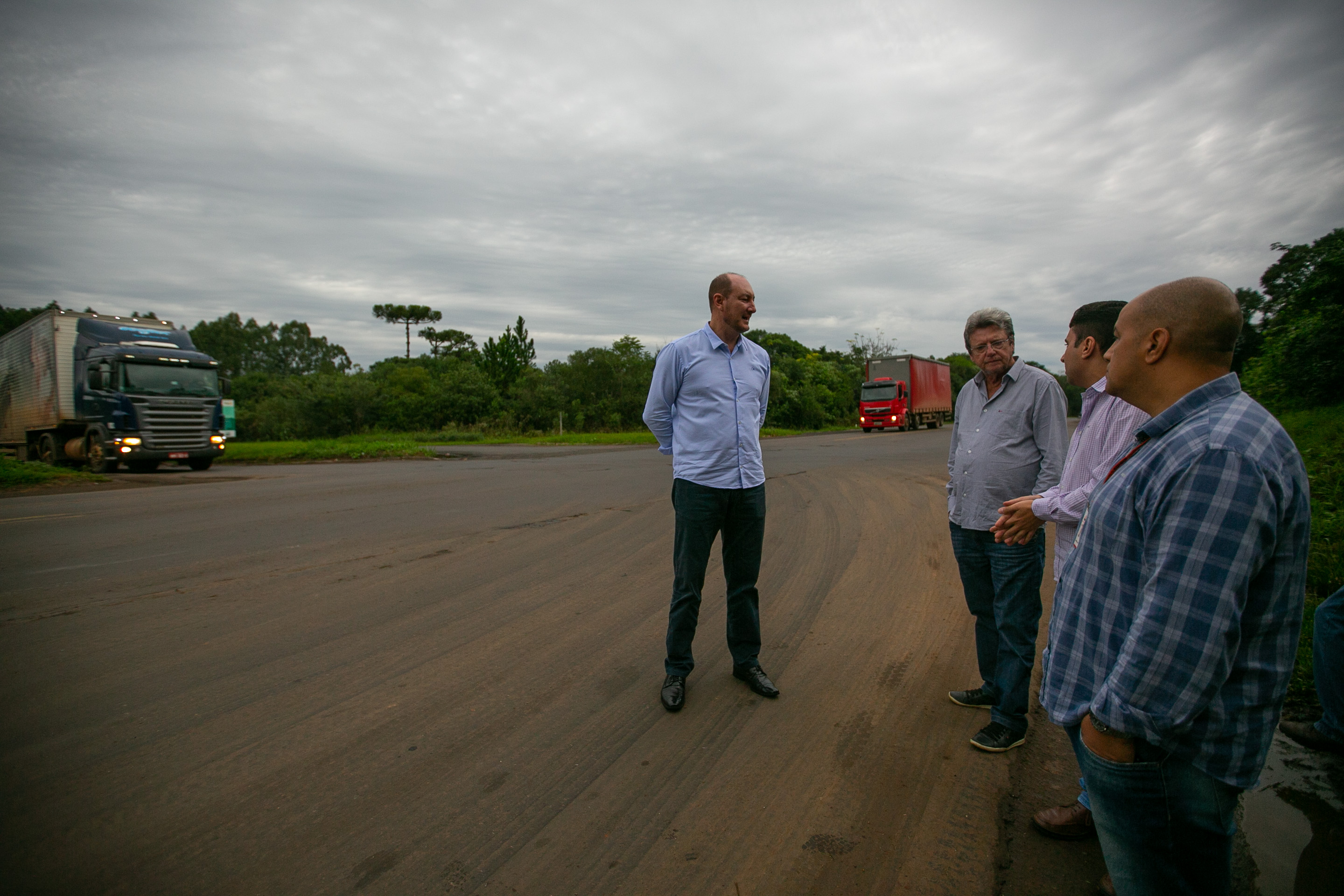 Deputado Mauro de Nadal (MDB) e lideranças visitam entroncamento da BR 282 com a BR 158