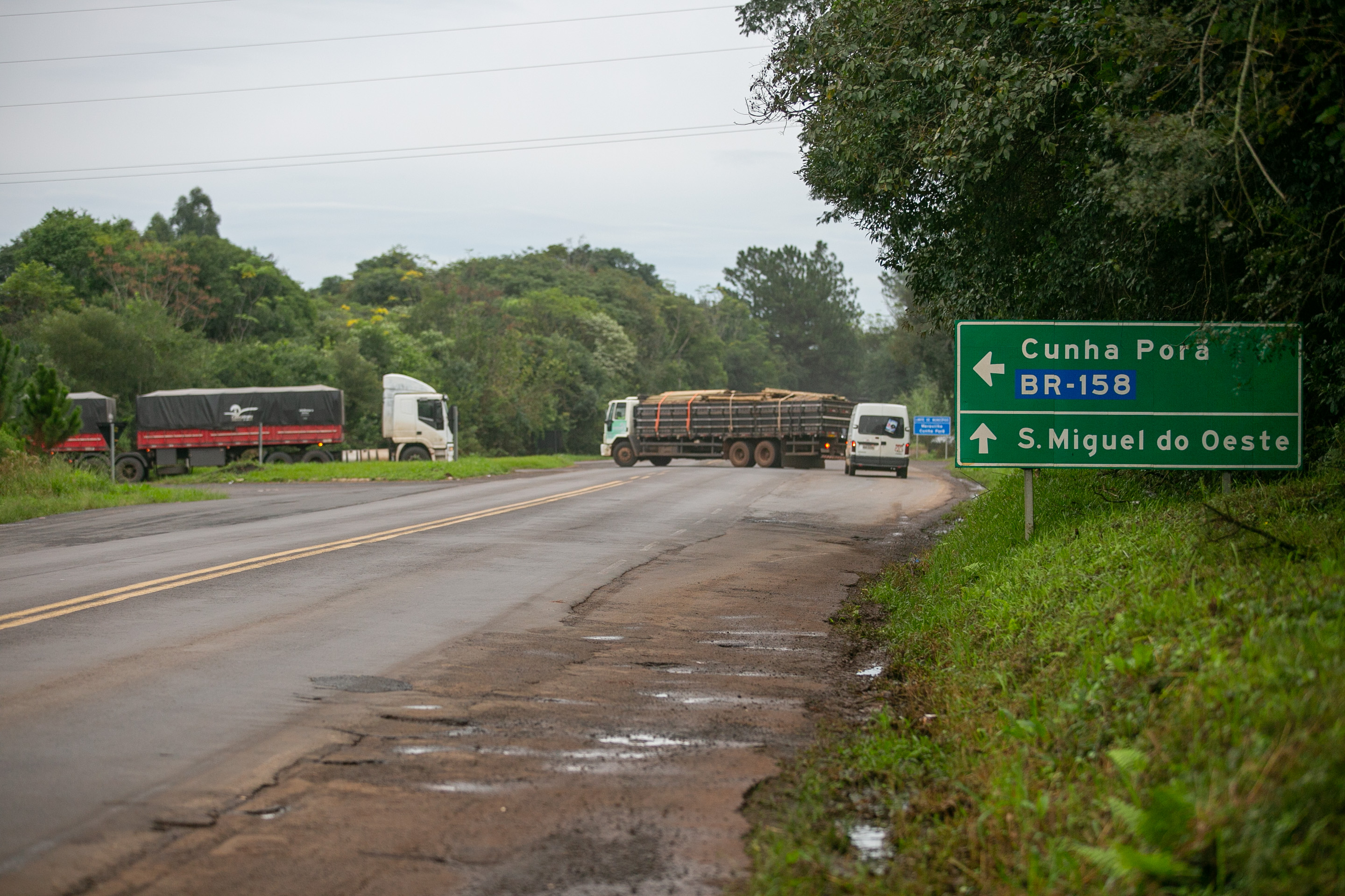 Entroncamento da BR 282 com a BR 158