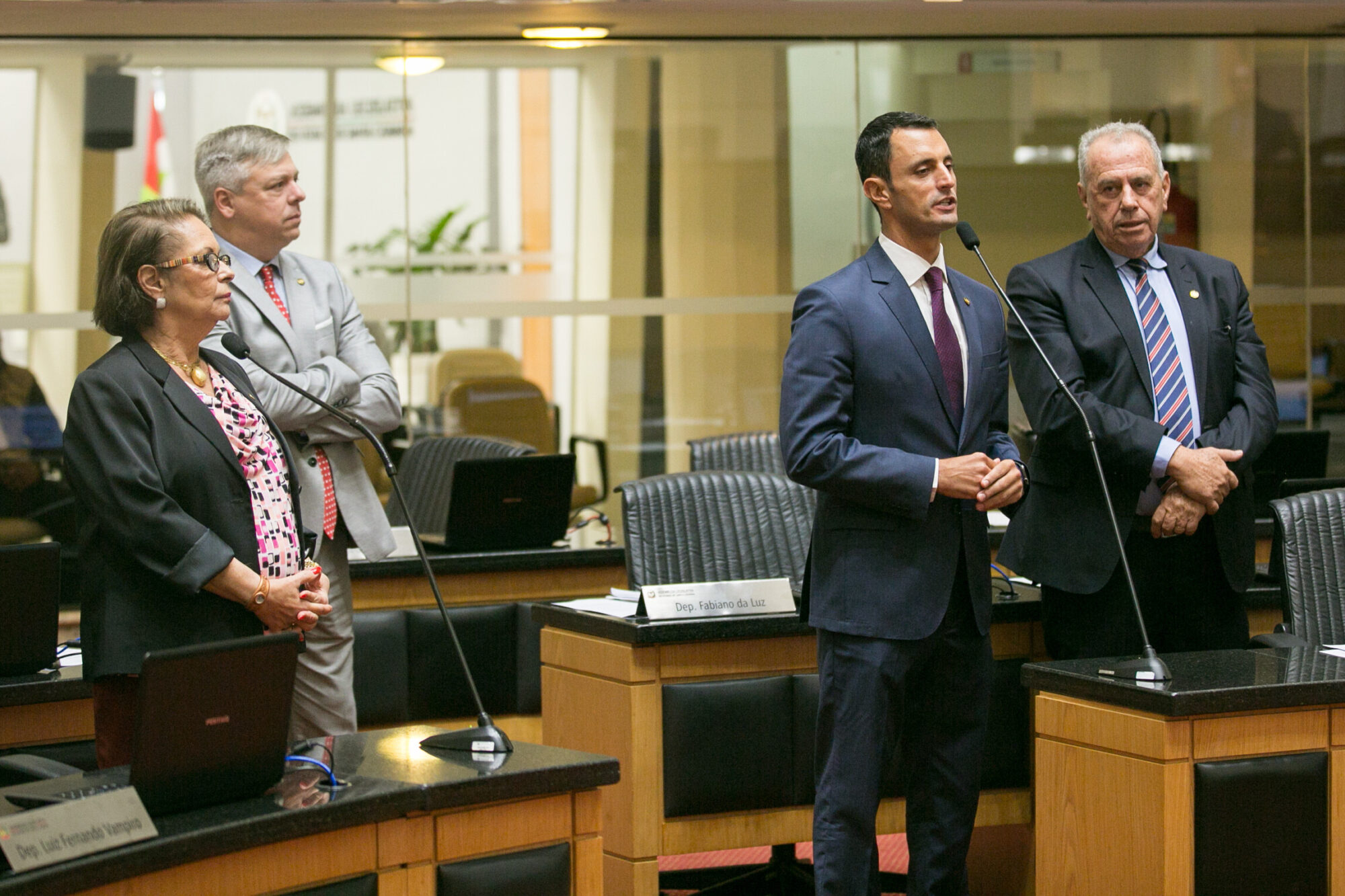 Deputados mantêm quatro vetos do Poder Executivo