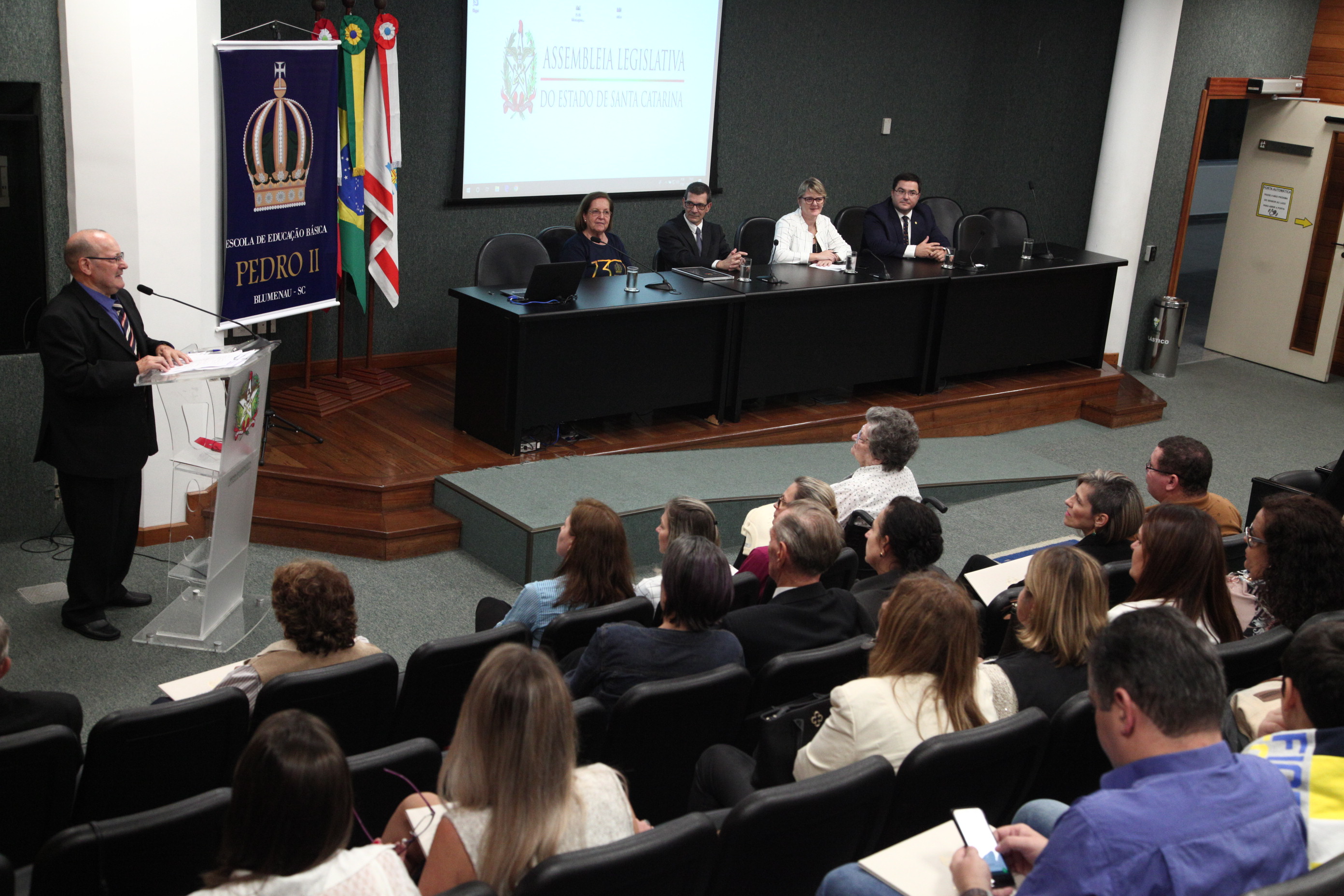 Homenagem a Escola Dom Pedro II, de Blumenau/SC
