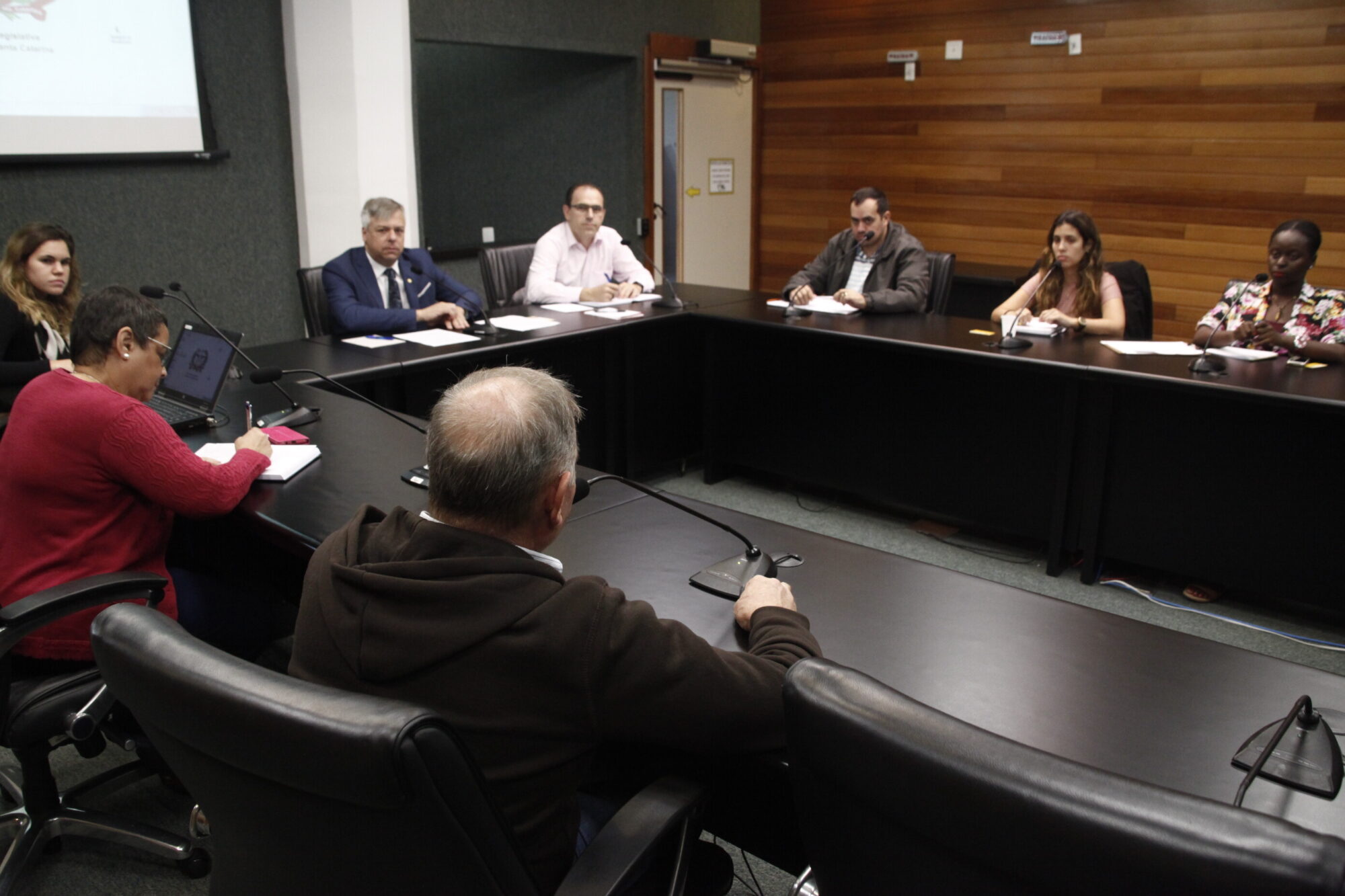Assembleia instala grupo de trabalho de apoio aos imigrantes e refugiados