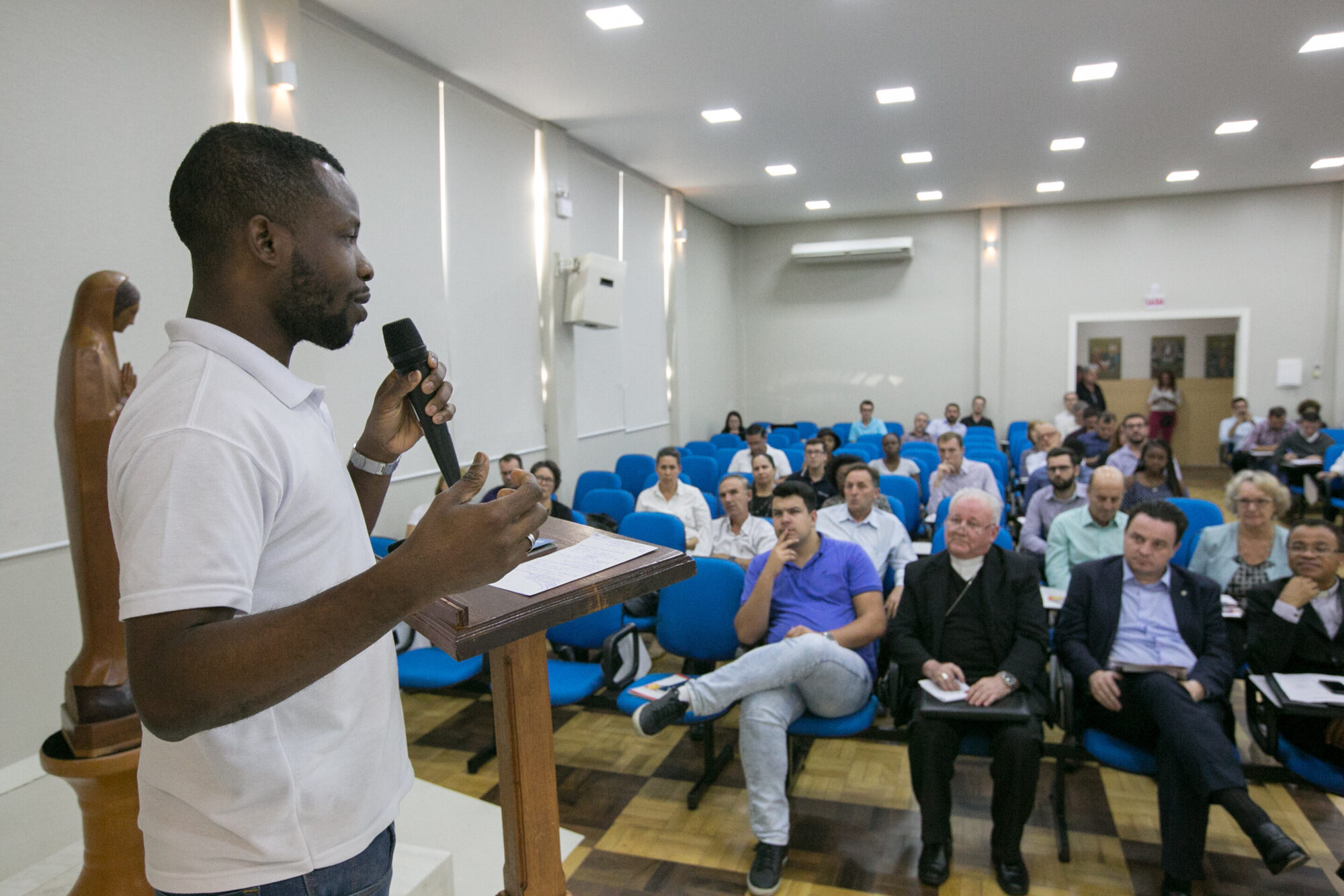 Encontro discute políticas públicas para atender os migrantes em SC