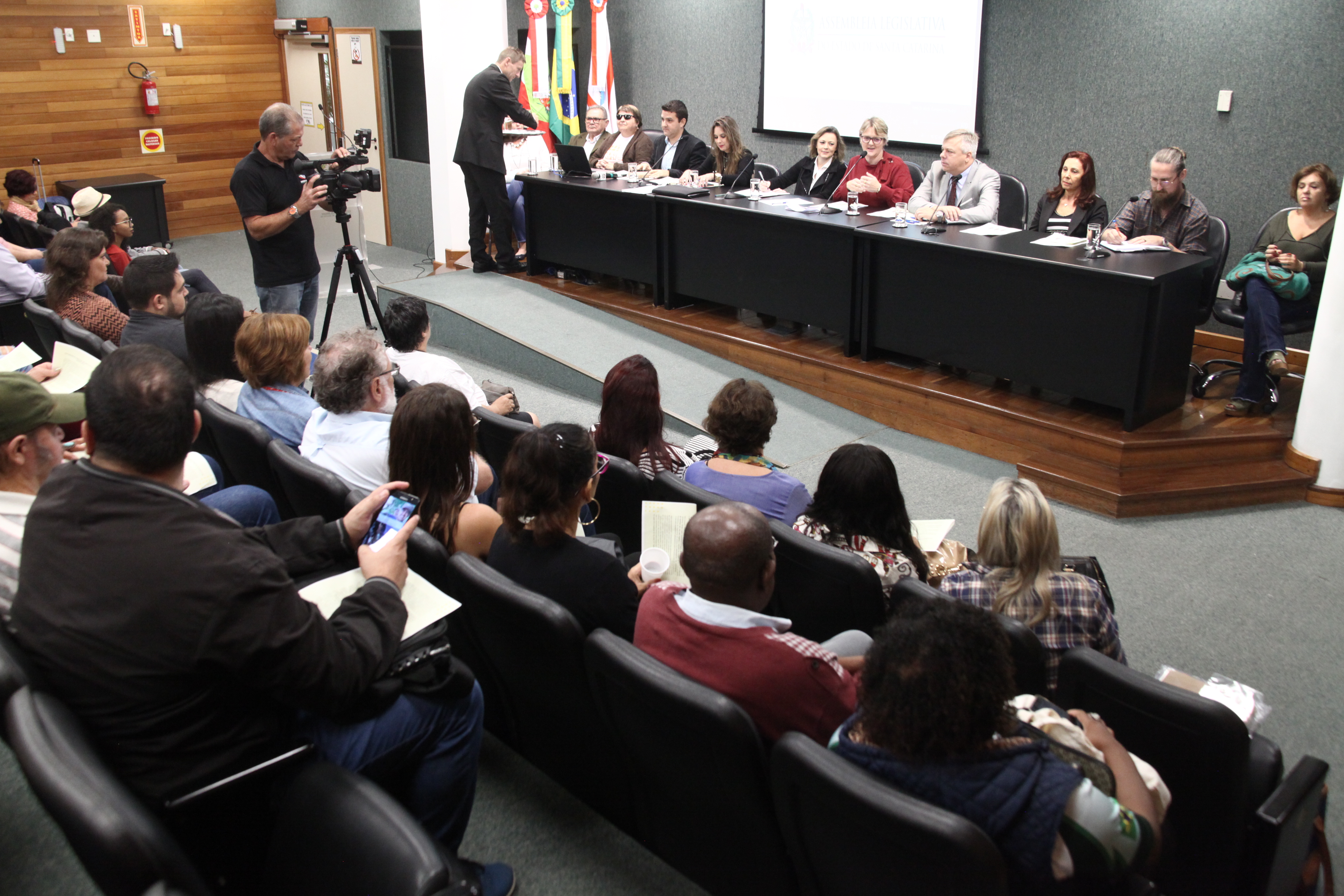 Lançamento Frente Parlamentar em Defesa de Políticas Públicas _ Assistência Social