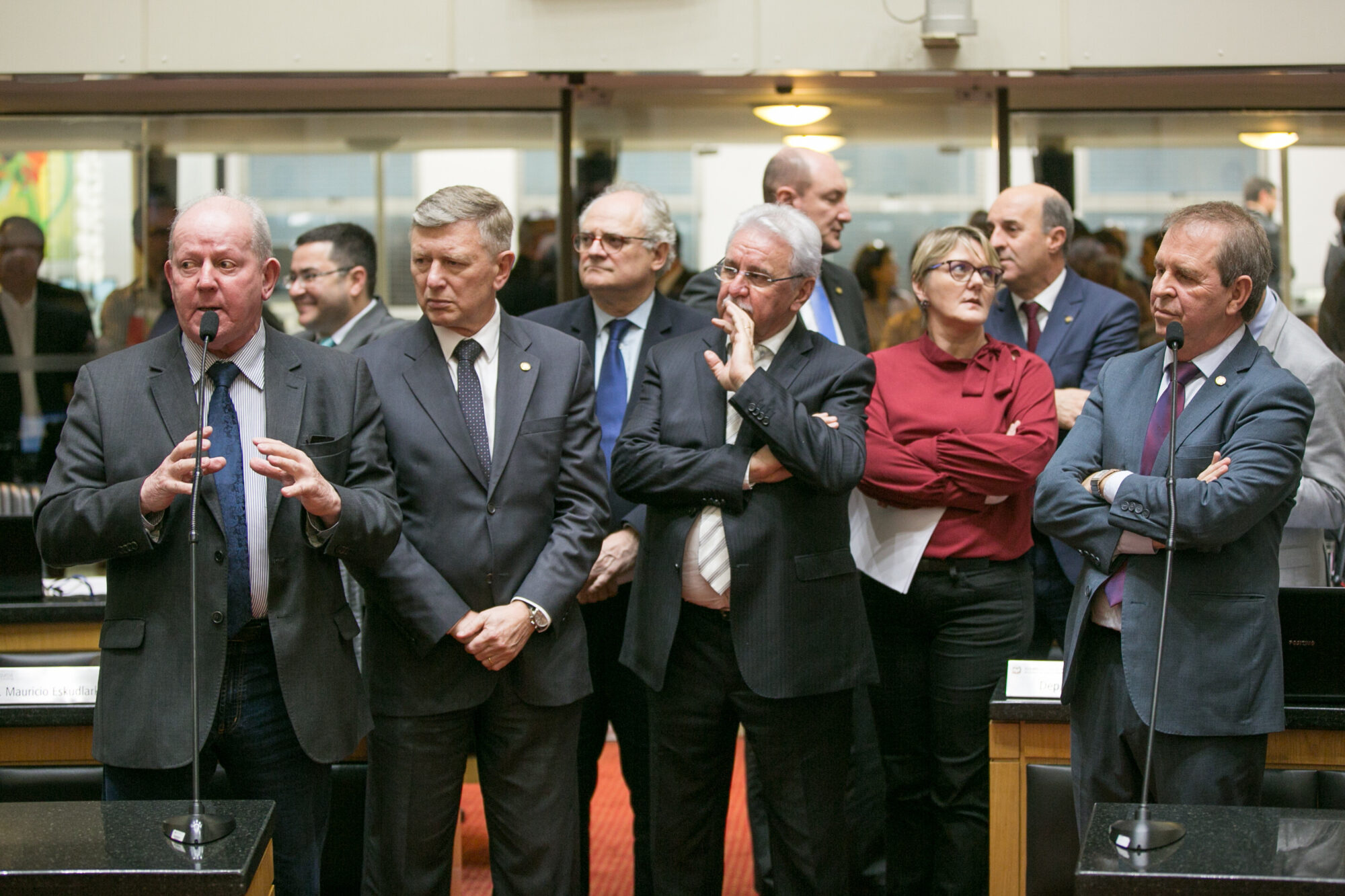 Deputados aprovam alterações no ICMS e incluem mel na cesta básica
