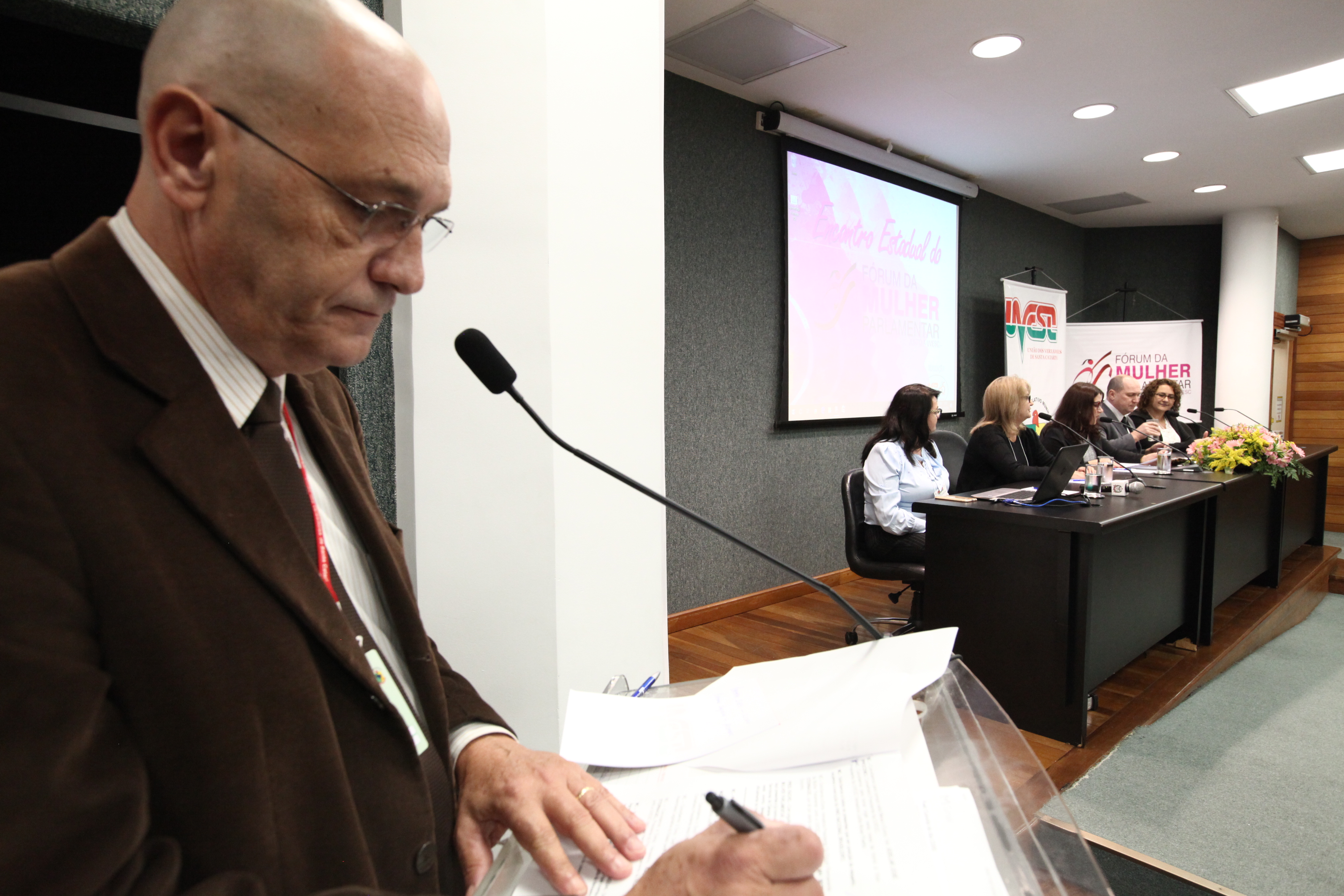 Encontro Estadual das Mulheres Parlamentares de Santa Catarina com ( UVESC )