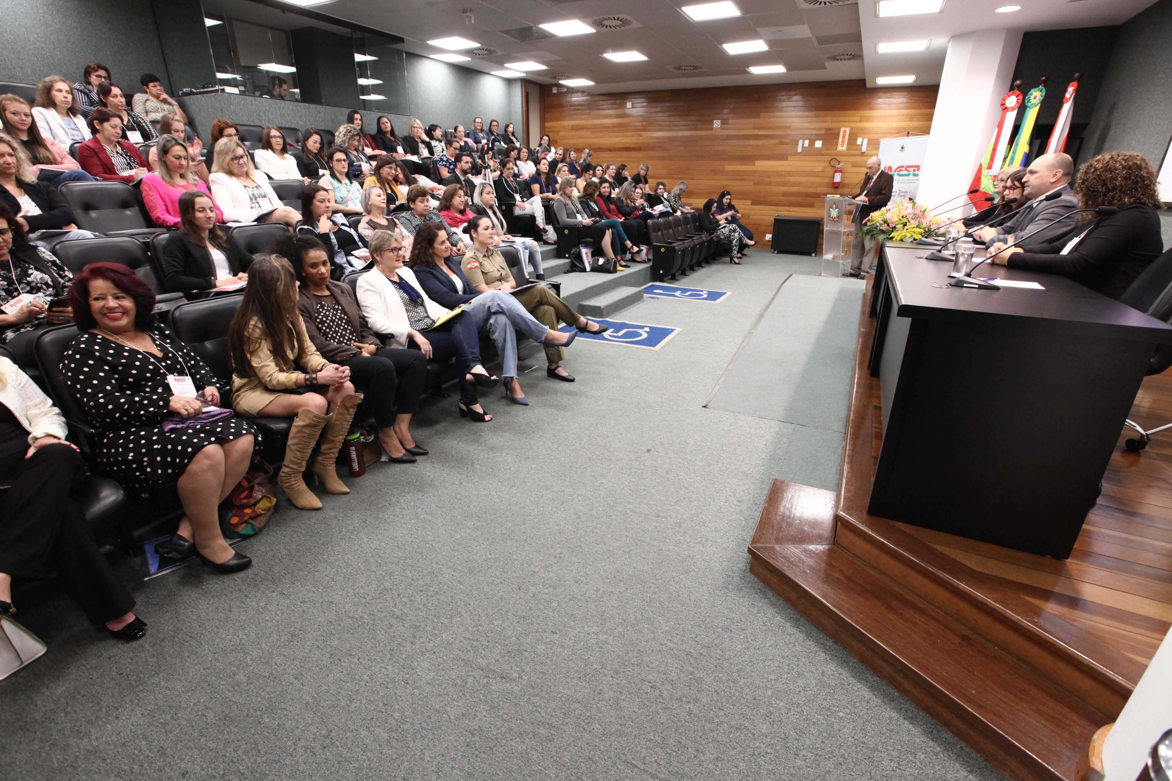 Encontro Estadual das Mulheres Parlamentares de Santa Catarina com ( UVESC )