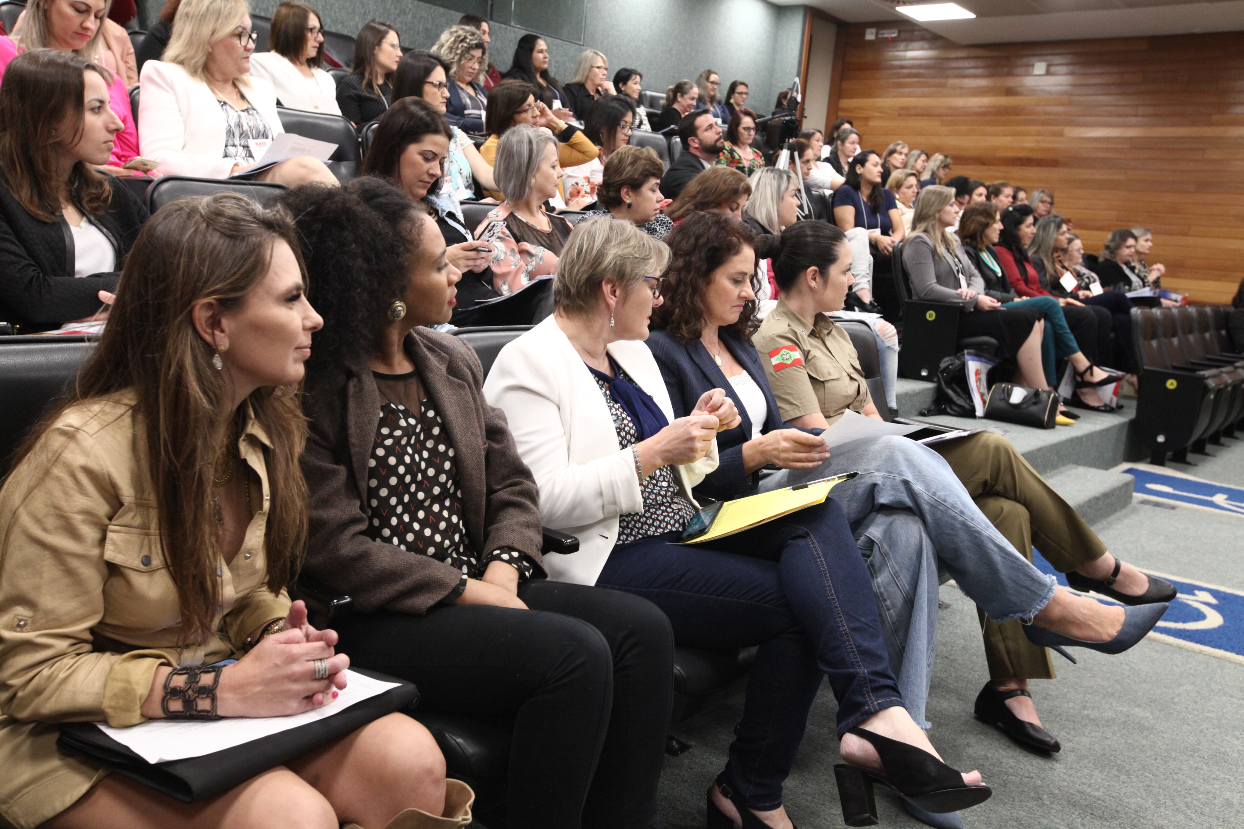 Encontro Estadual das Mulheres Parlamentares de Santa Catarina com ( UVESC )