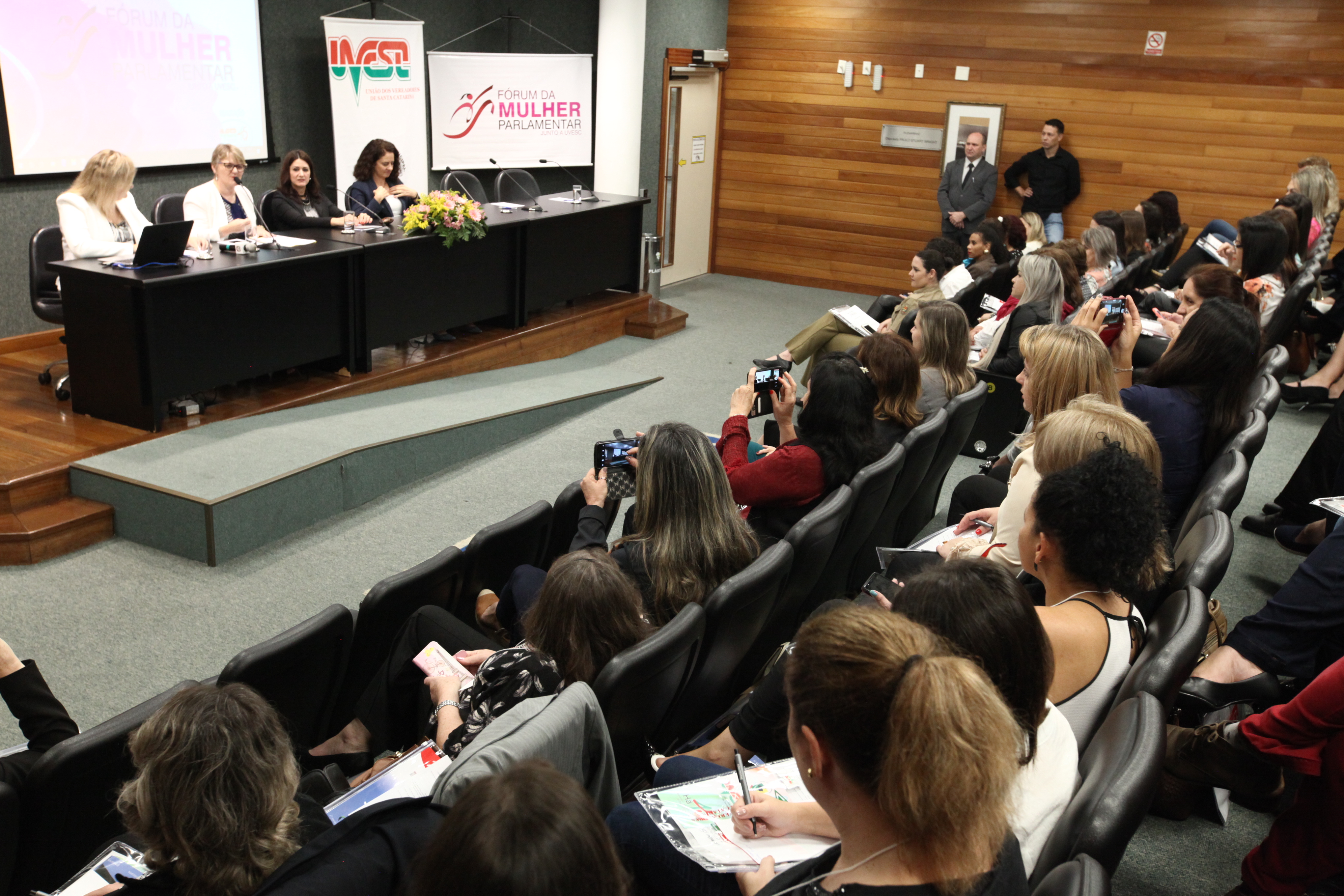 Encontro Estadual das Mulheres Parlamentares de Santa Catarina com ( UVESC )