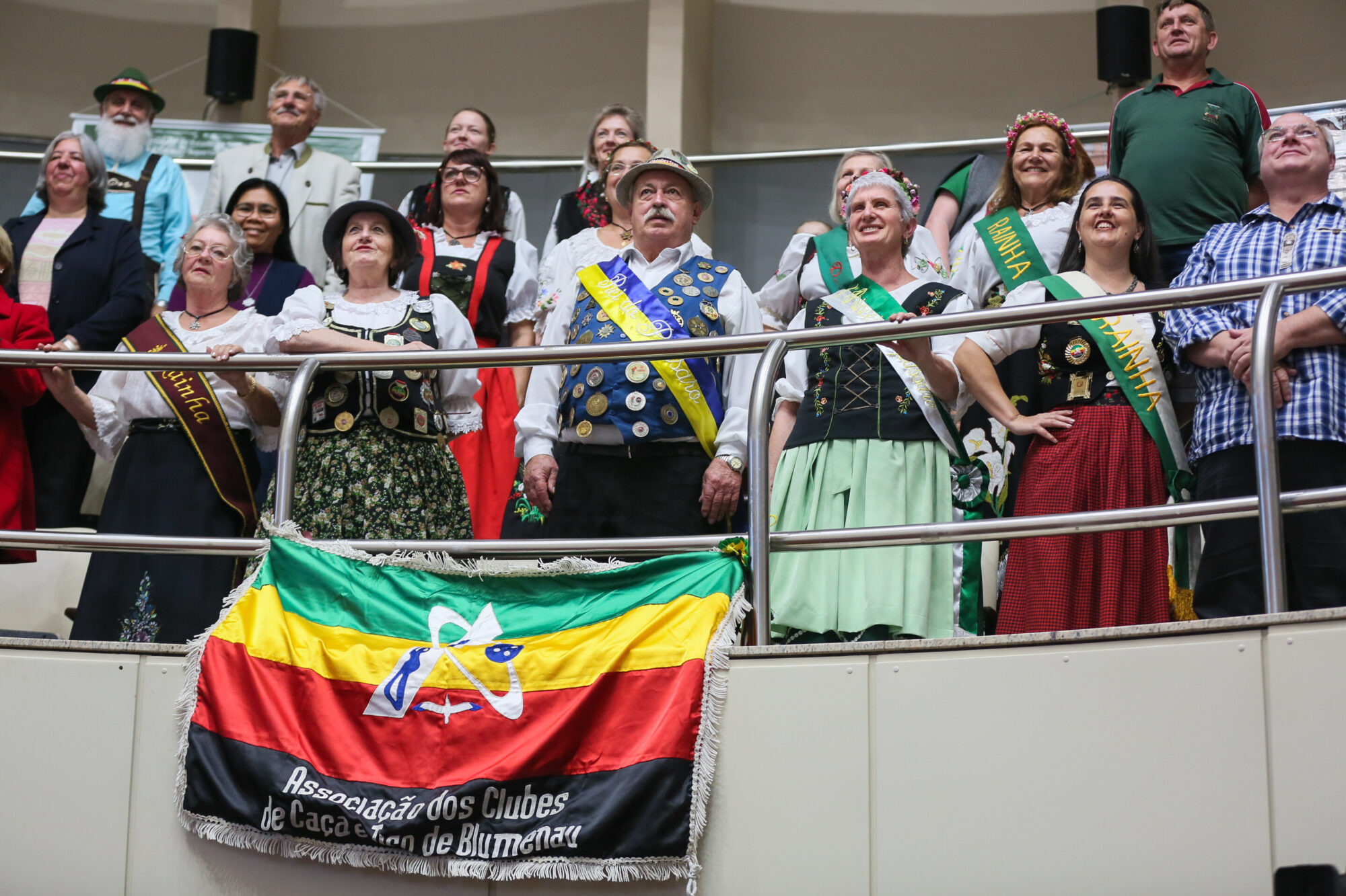 Descendentes de alemães de diversas cidades do estado marcaram presença na sessão.