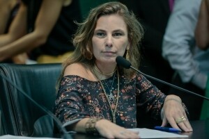 Deputada Paulinha destaca vinculação direta da Cultura, Esporte e Turismo ao gabinete do governador.