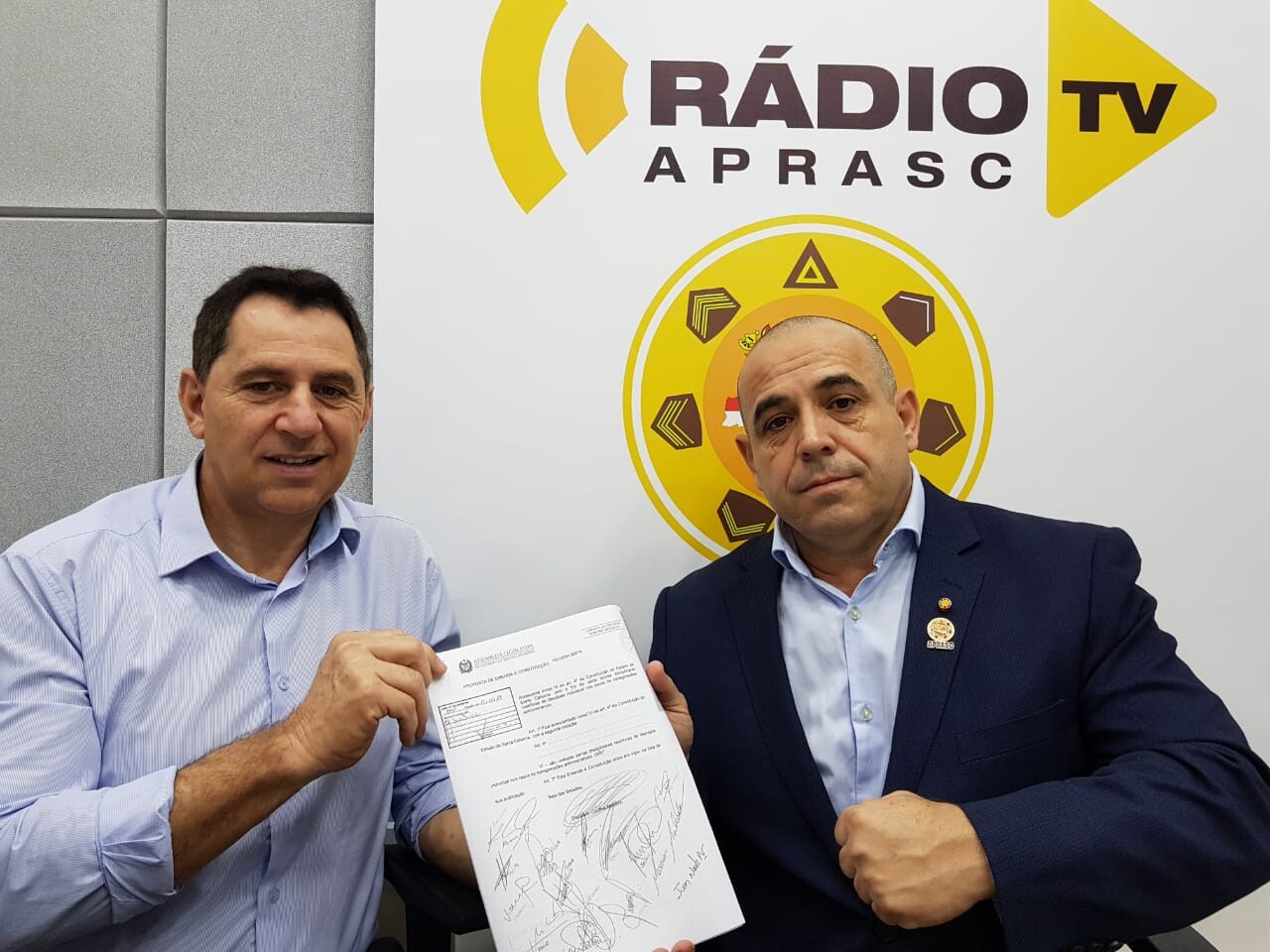 Deputado Coronel Mocellin e subtenente João Carlos Pawlick, presidente da Aprasc FOTO: Marcelo Tolentino/Divulgação