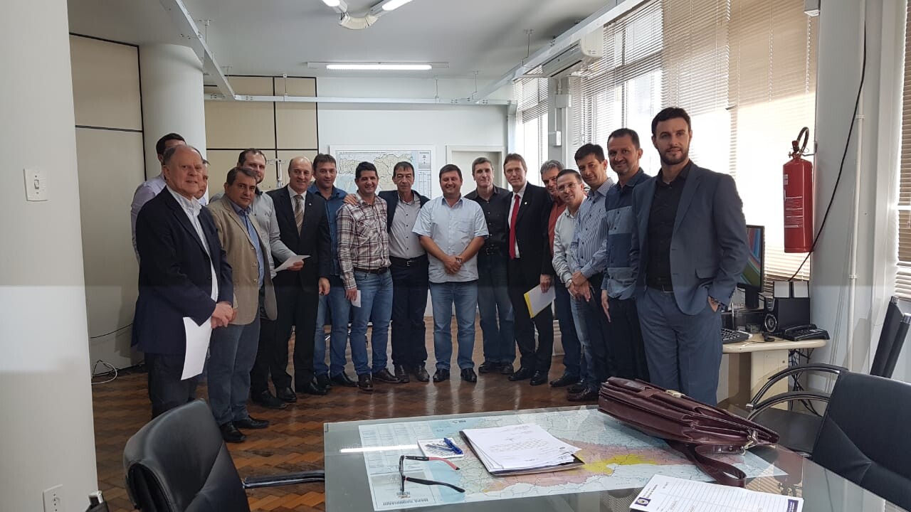 Deputado Felipe Estevão e prefeitos de municípios do Sul de SC