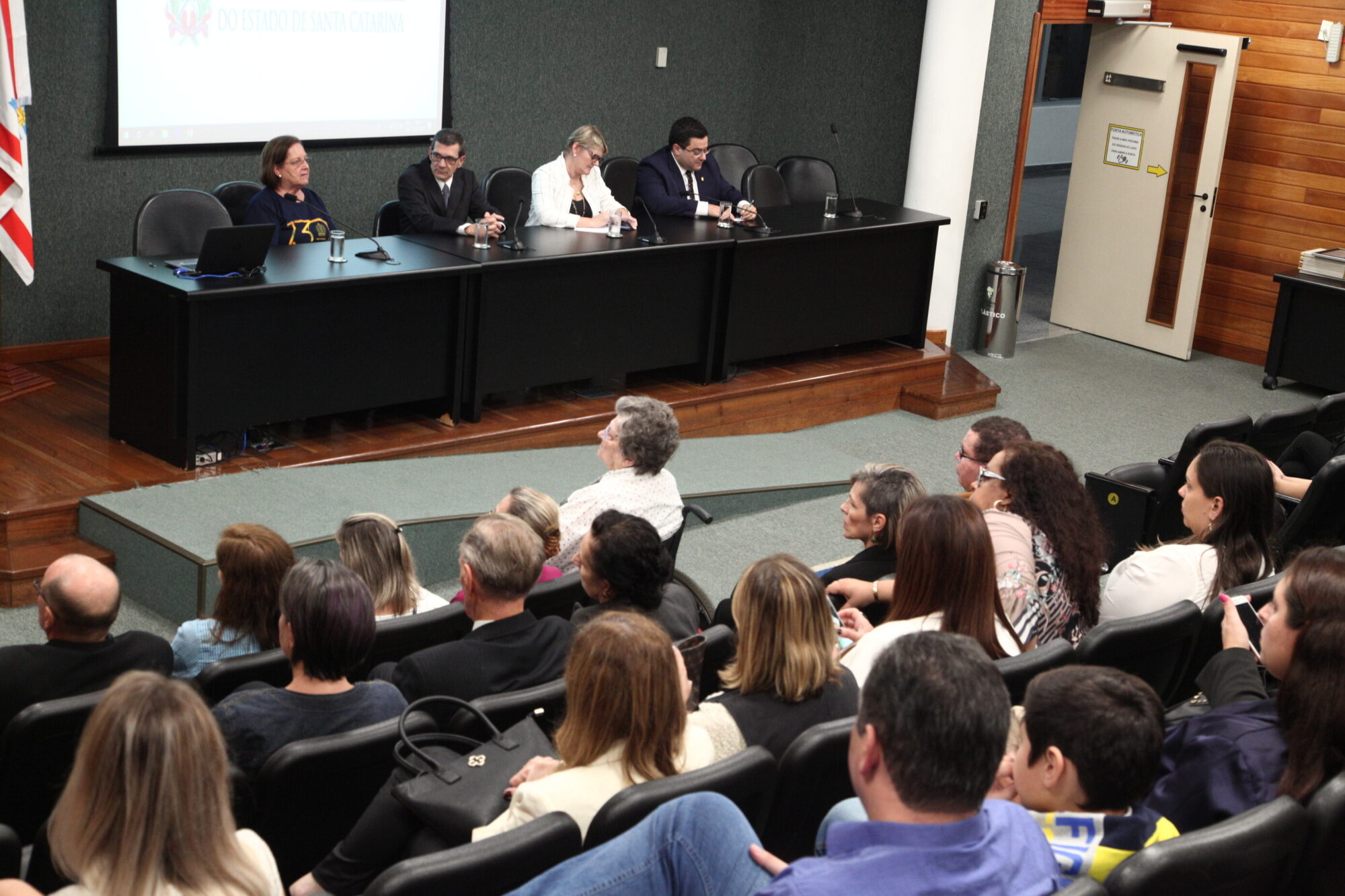 Legislativo celebra 130 anos da Escola Pedro II, de Blumenau