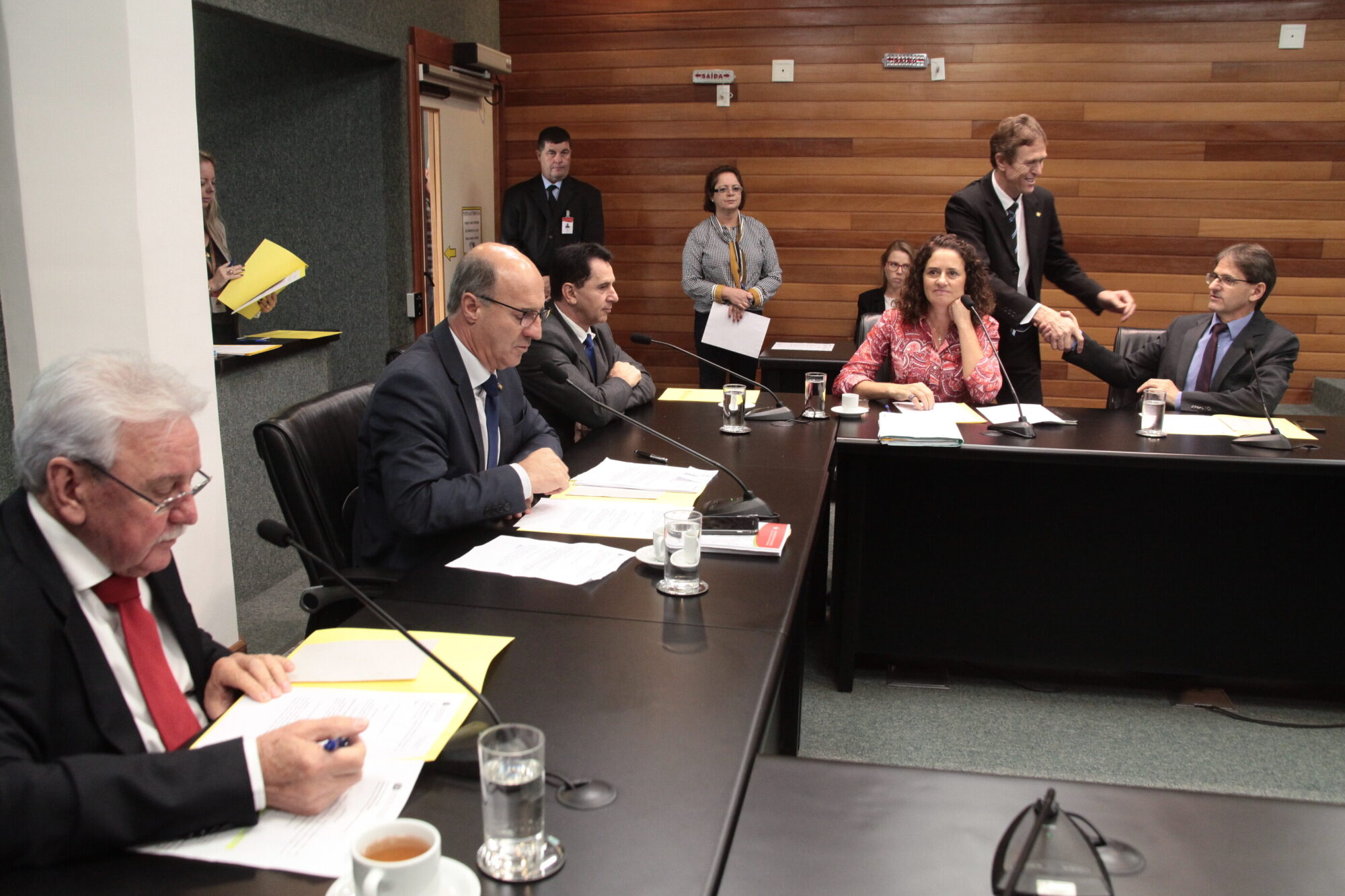 Alesc vai debater suspensão da vacinação contra aftosa no Paraná