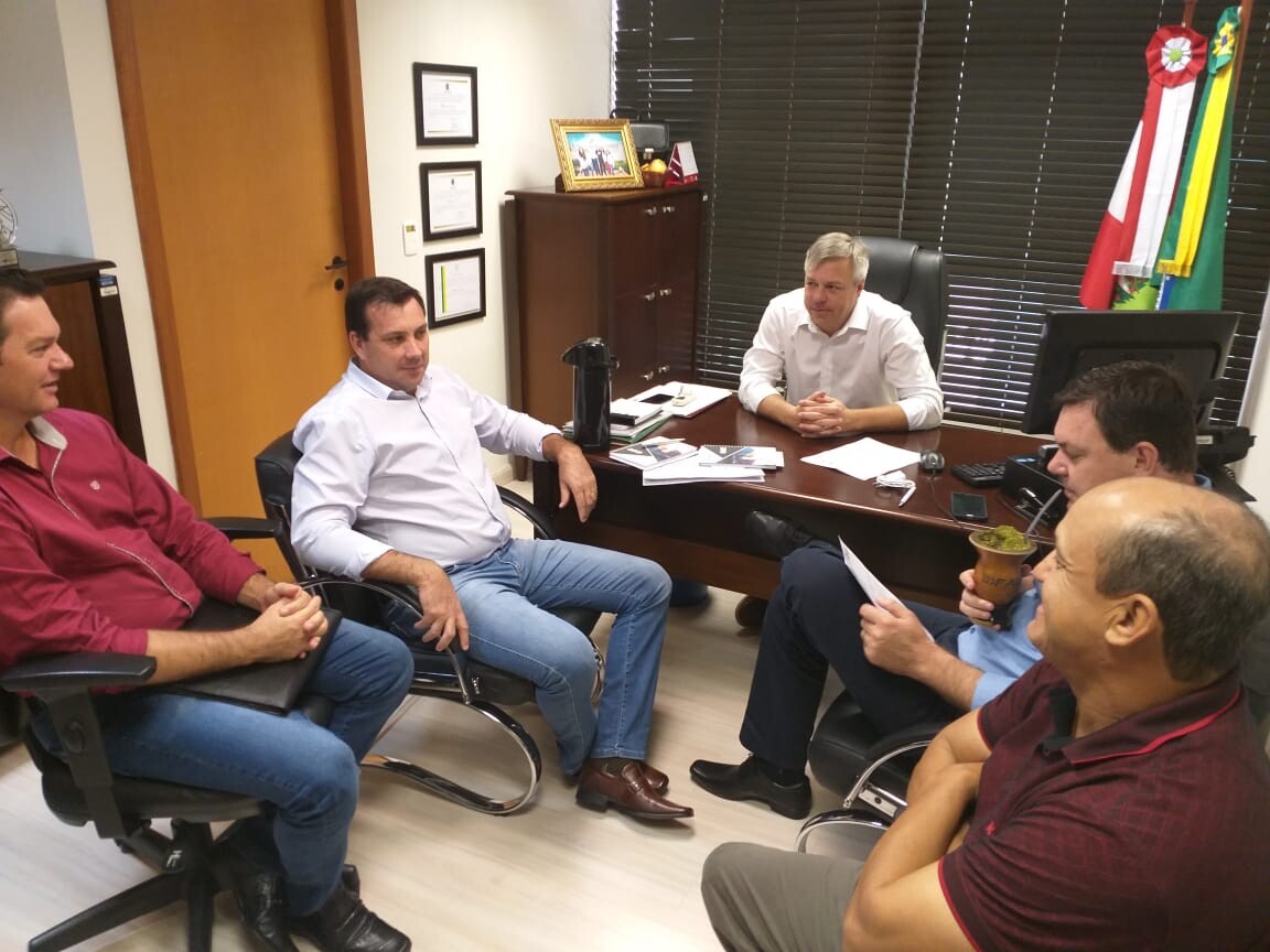 Deputado Fabiano da Luz, lideranças do Oeste e integrantes da Fecam