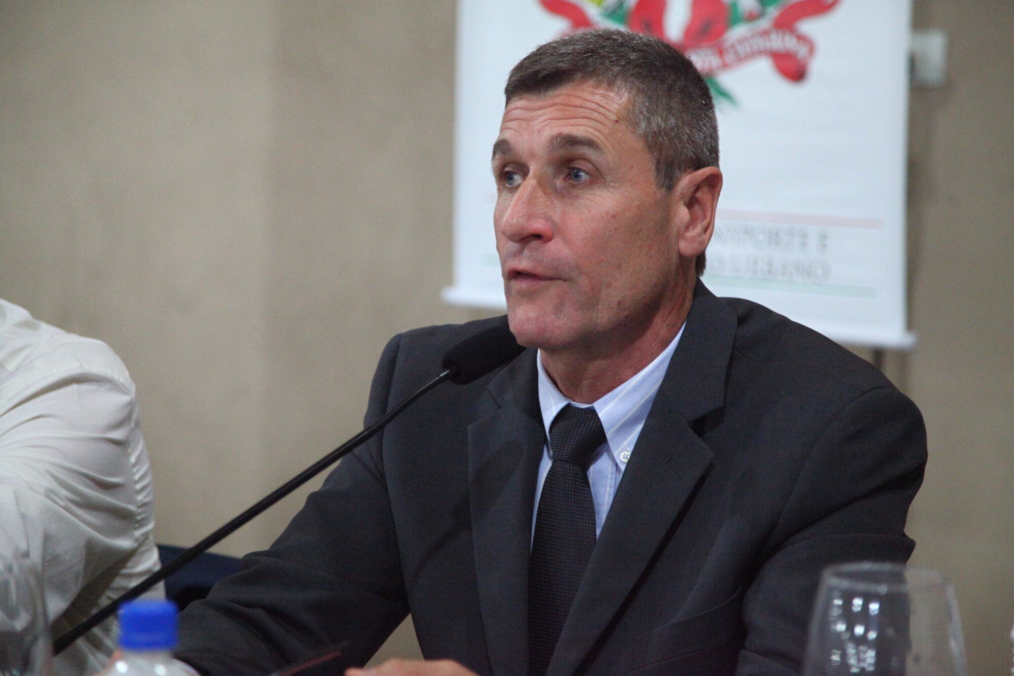 Secretário de Estado da Infraestrutura, Carlos Hassler.