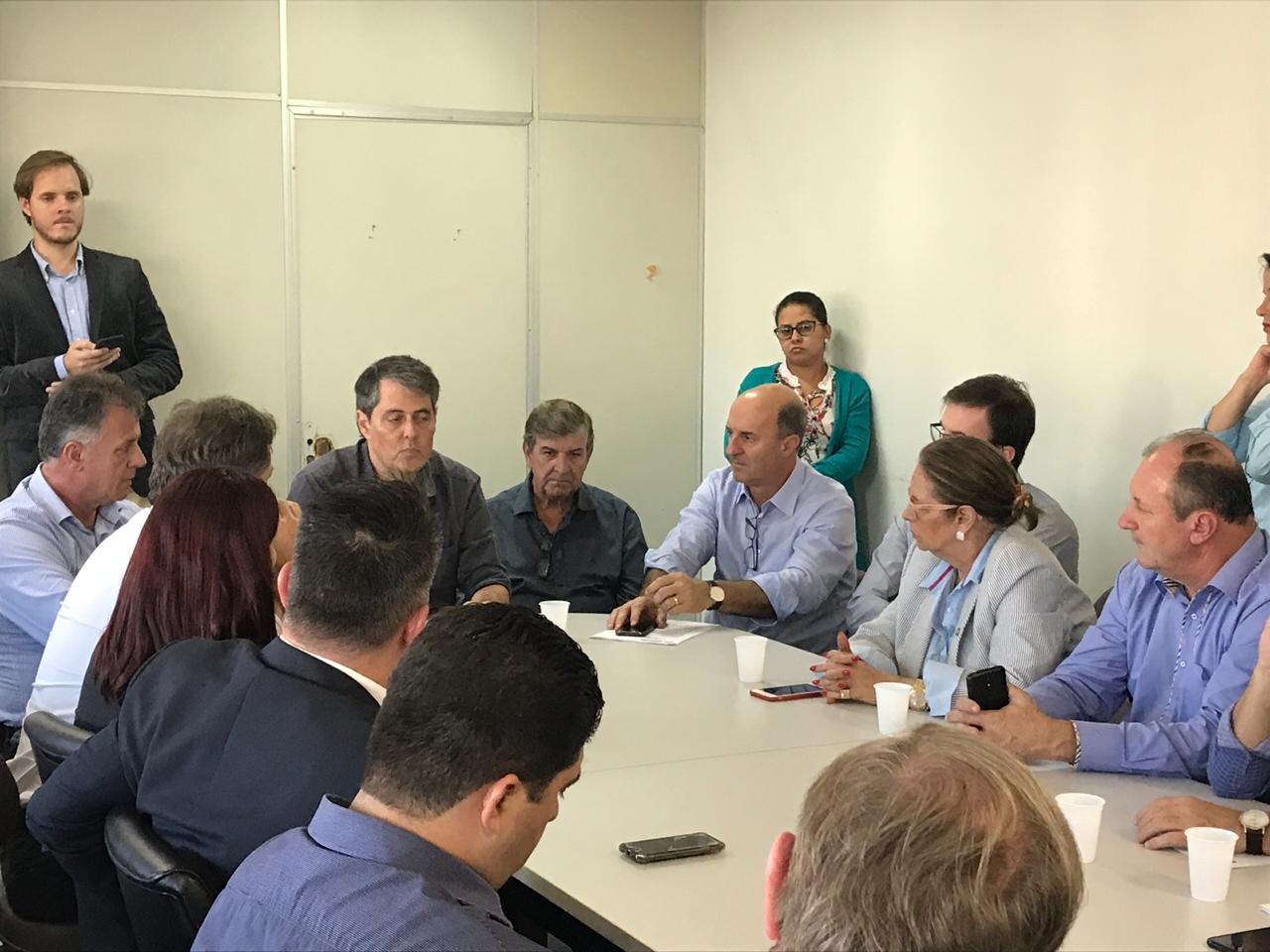 Deputado José Milton Scheffer em reunião na Secretaria de Estado da Saúde
