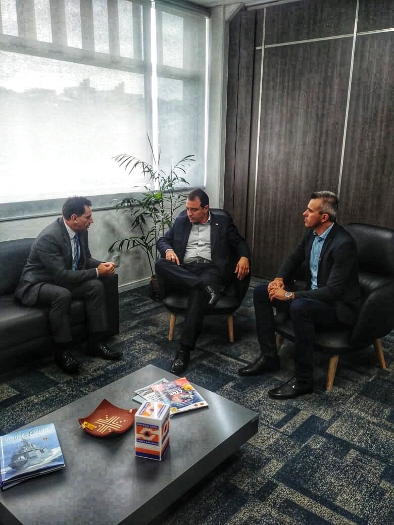 Deputado Coronel Mocellin em reunião com o governador Carlos Moisés