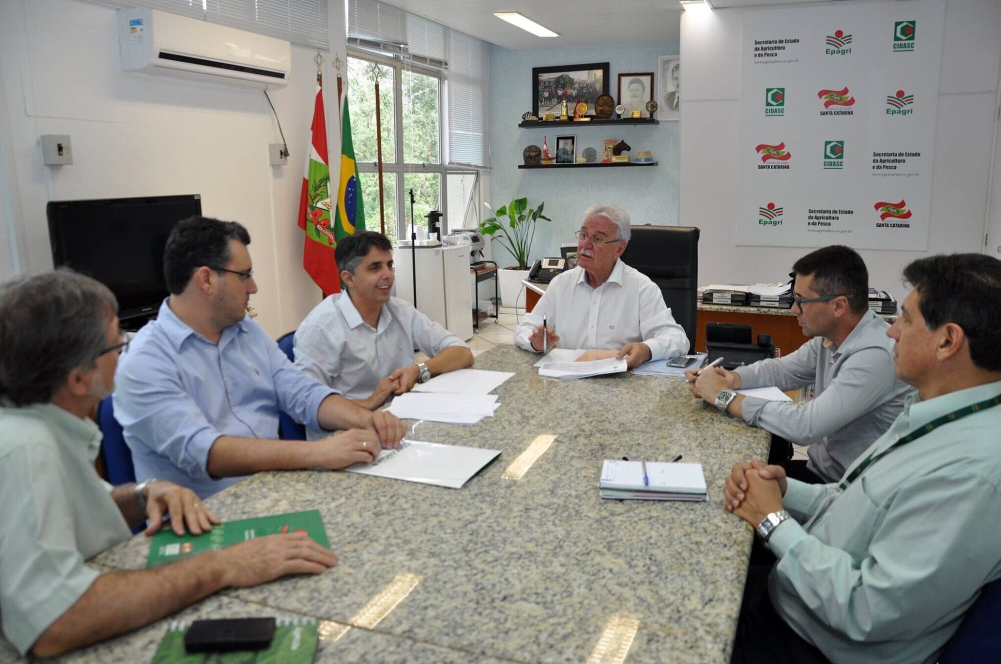 Deputado Moacir Sopelsa em reunião na Cidasc