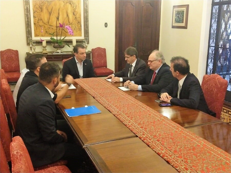 Deputado Neodi Saretta e outros parlamentares em reunião com o governador Carlos Moisés e secretários