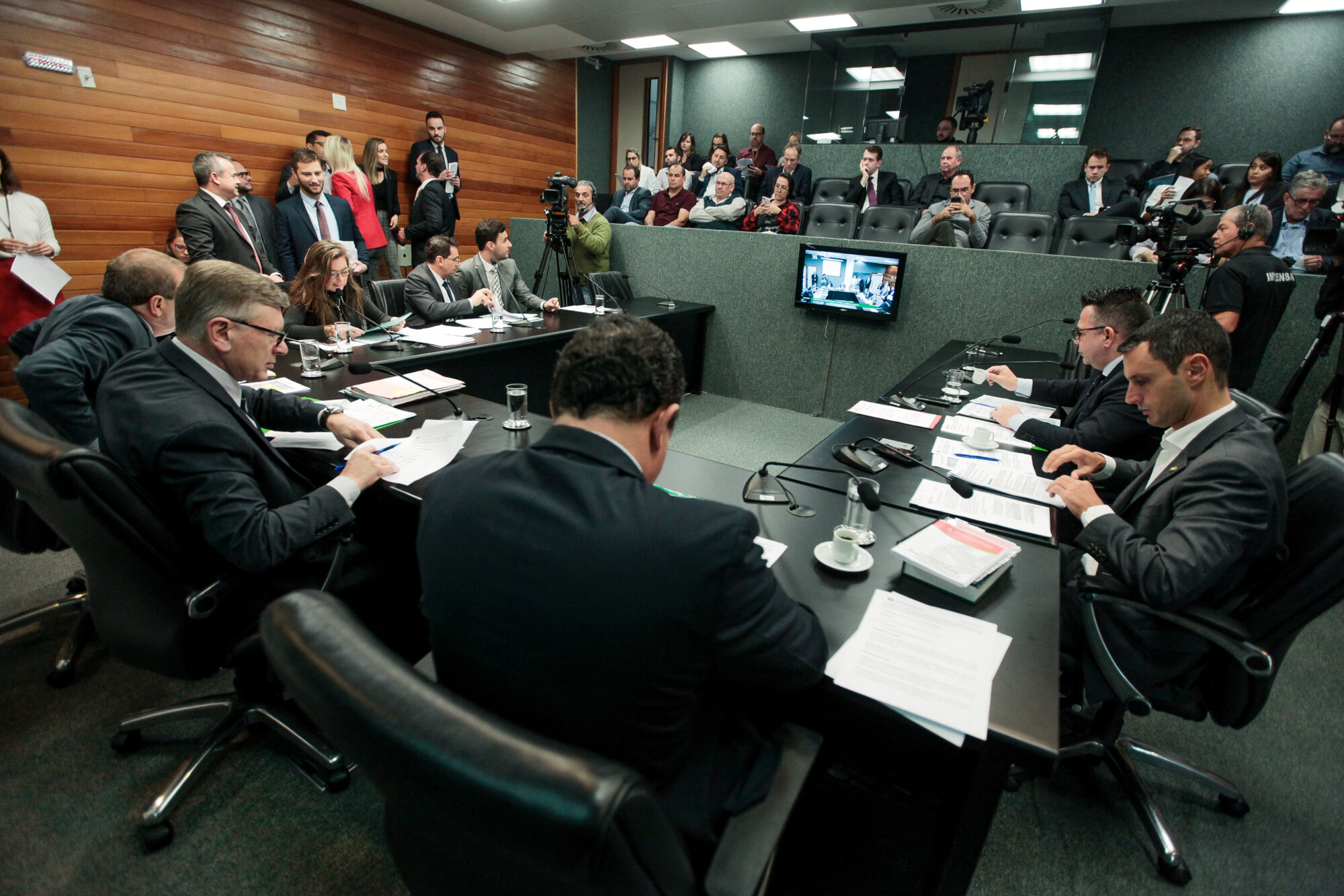 CCJ aprova projetos que aumentam acesso às carreiras da Polícia Militar
