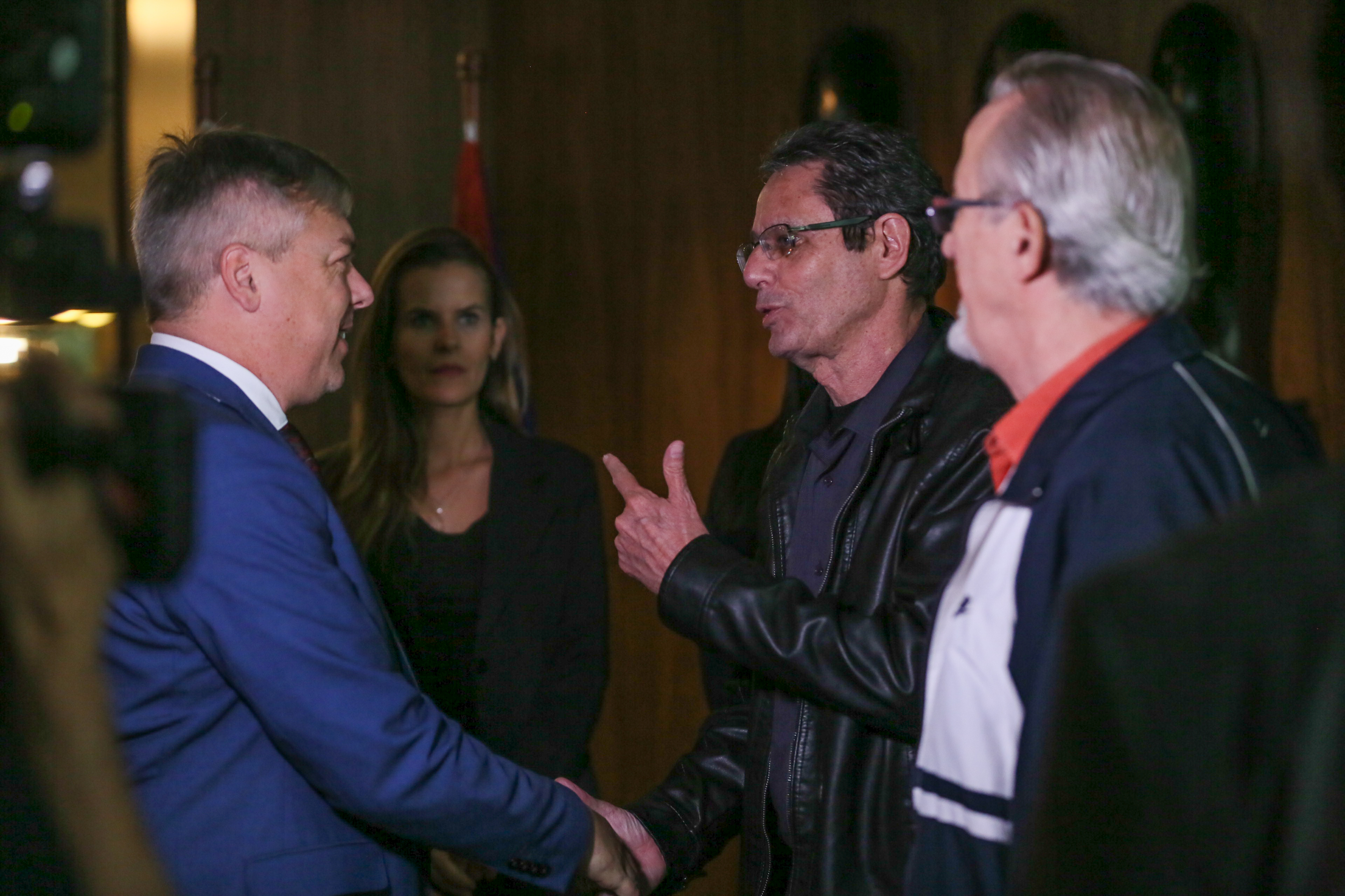 Cônsul-geral de Cuba no Brasil, Pedro Monzón Barata, é recebido na Alesc pelo Deputado Fabiano da Luz (PT).