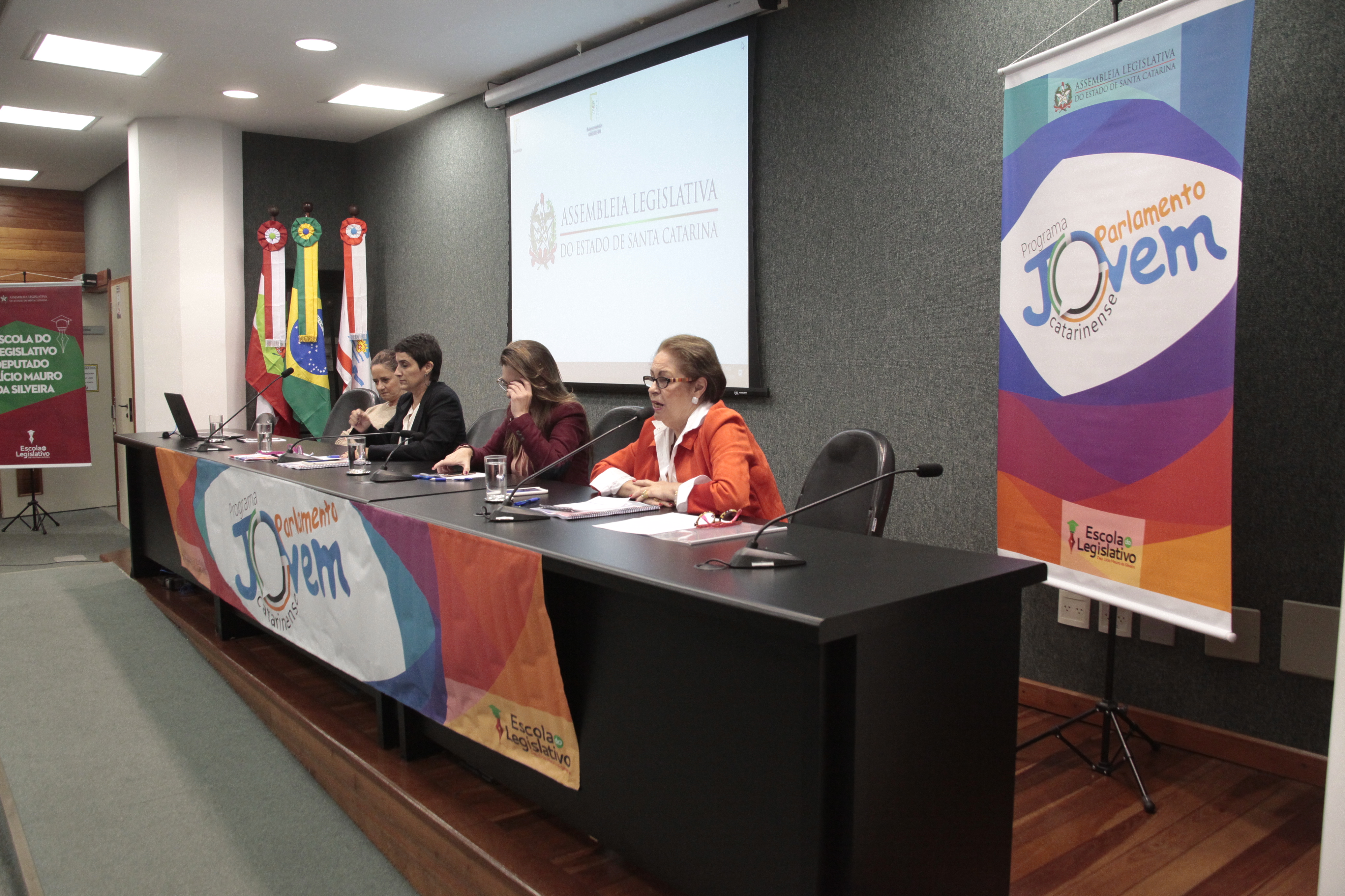Parlamento Jovem Mesa Redonda Mulher na Política