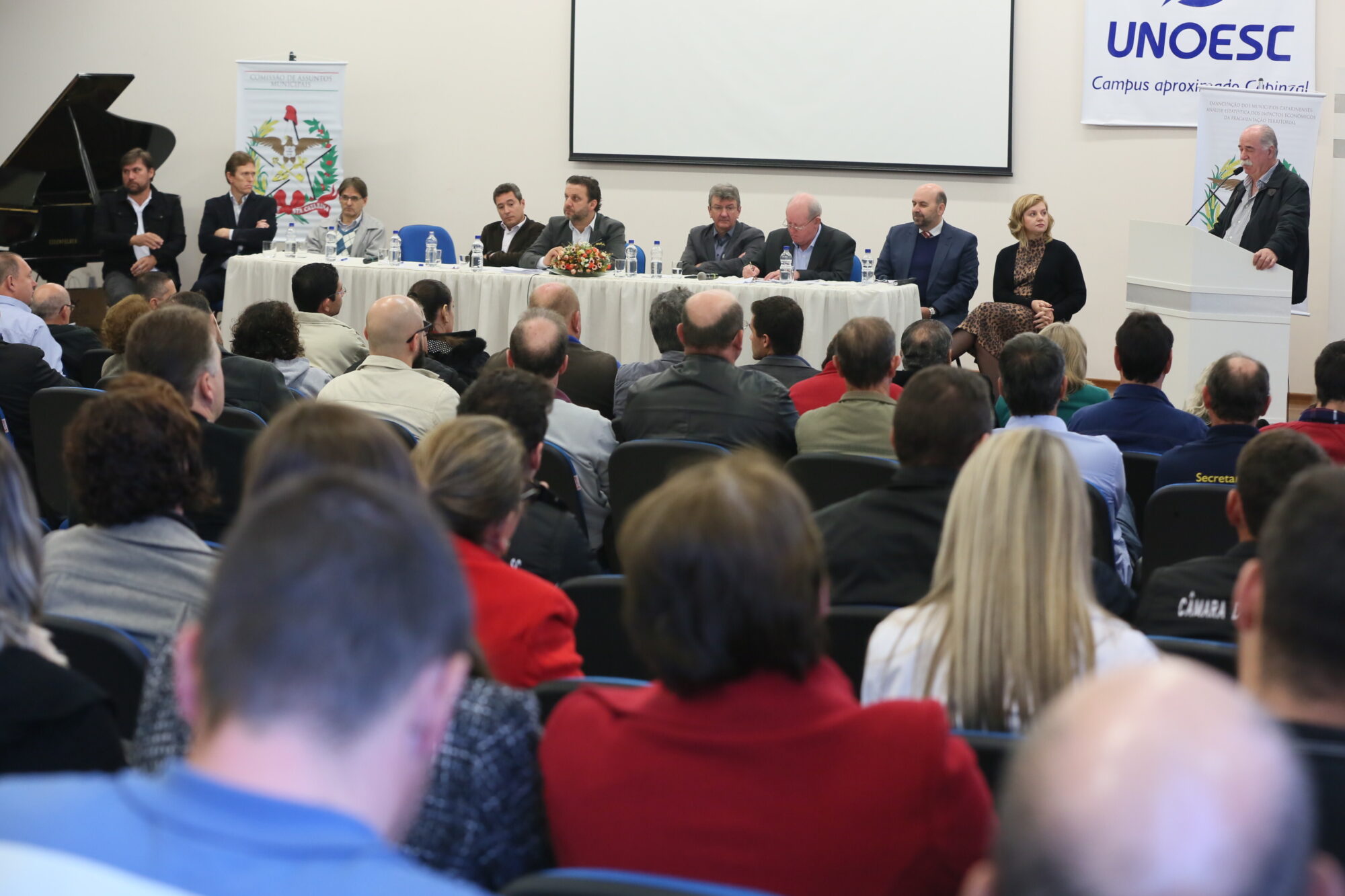Prefeitos cobram mudança na distribuição de recursos para municípios