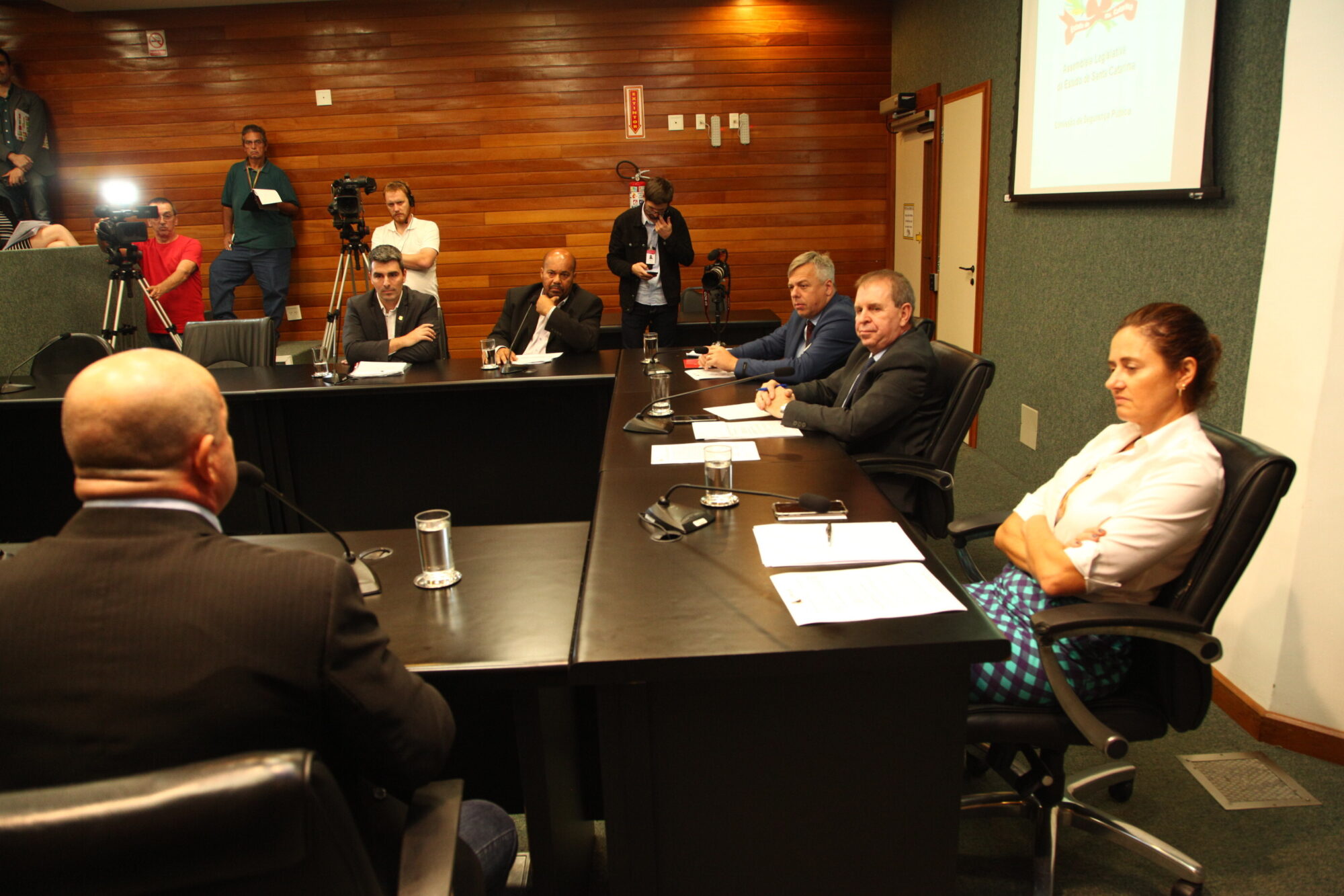Comissão vai convidar autoridades para debater aumento de homicídios