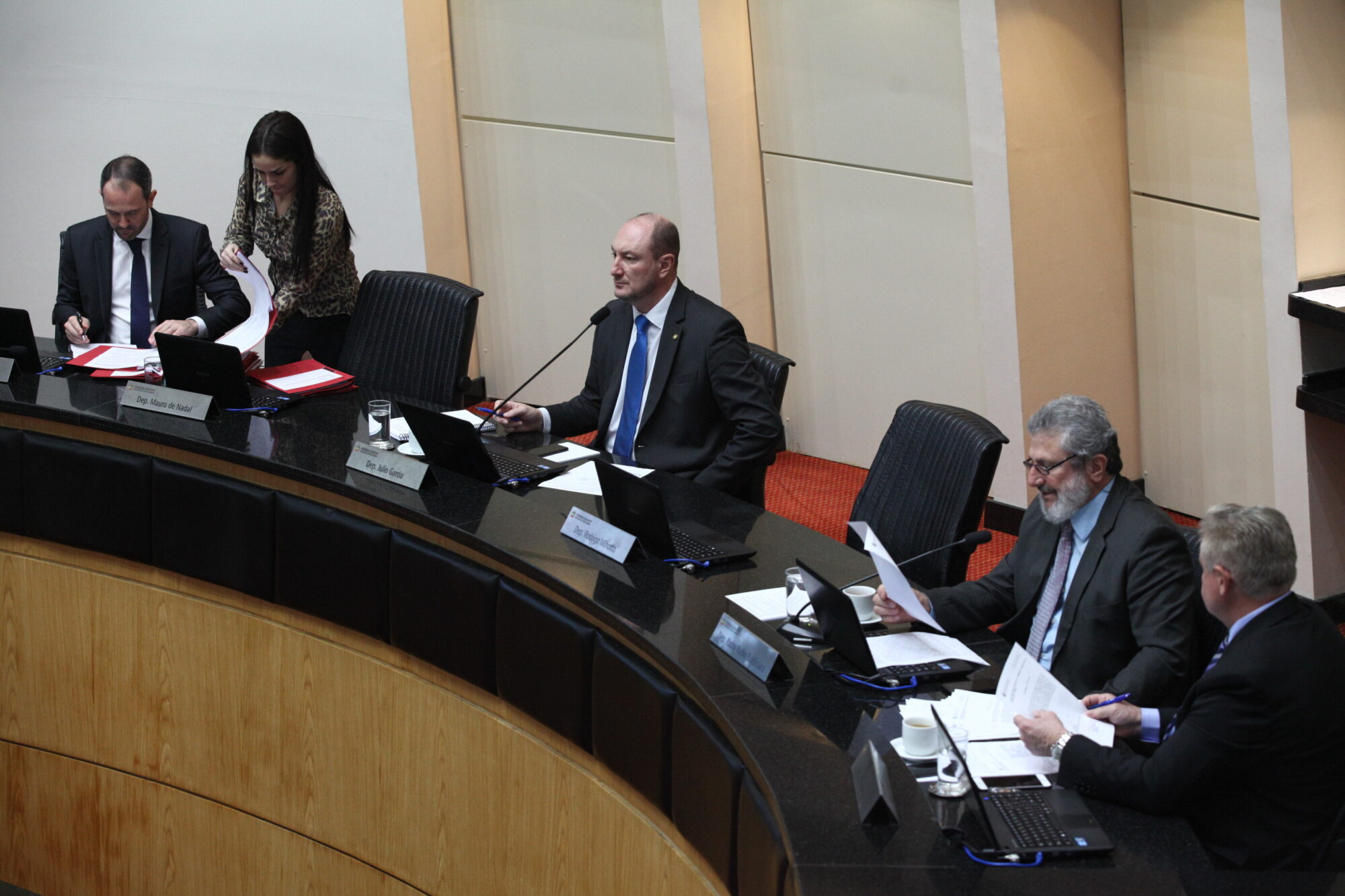 Plenário admite PEC que proíbe “efeito cascata” em salários