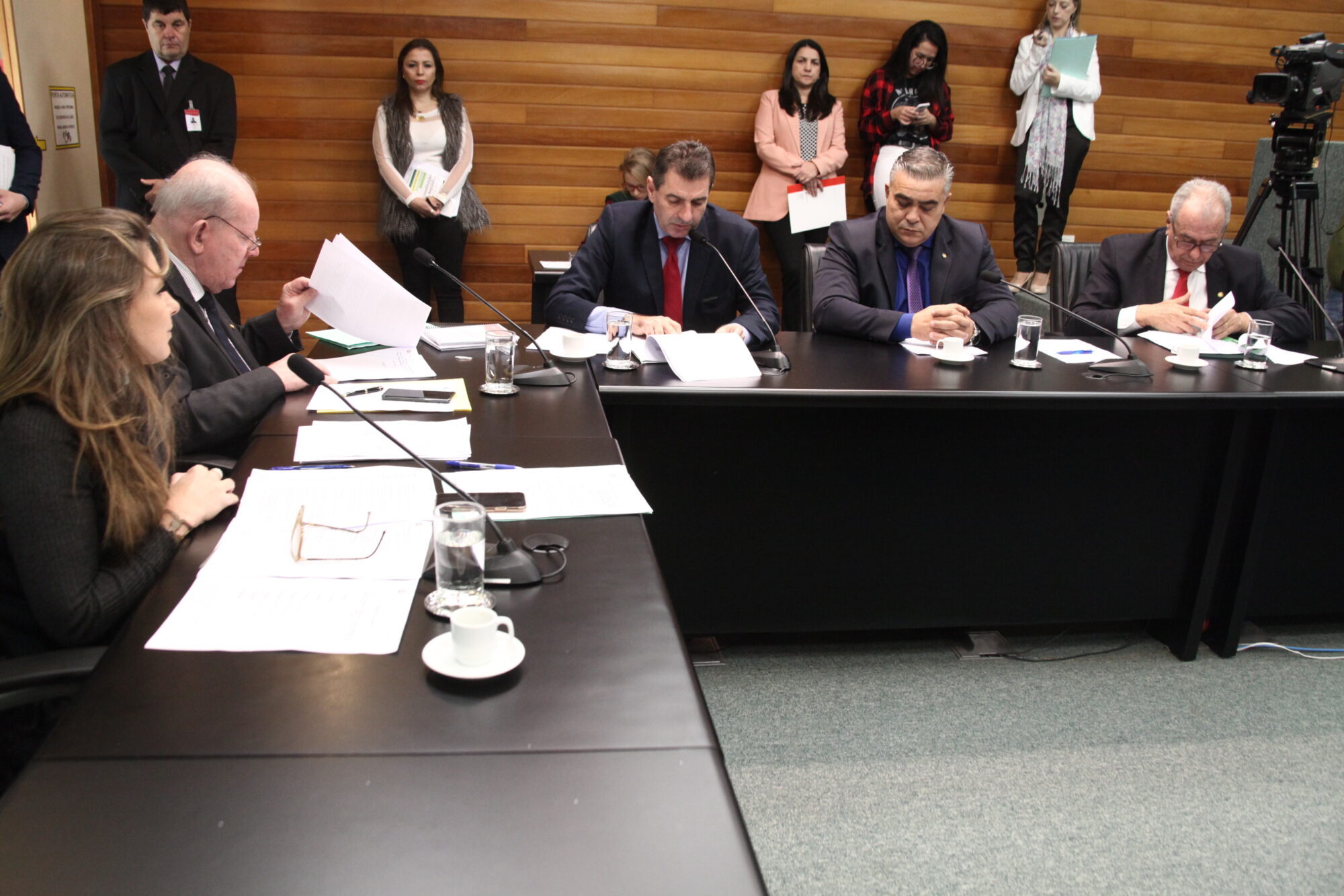 Comissão aprova projeto que altera regras de gabinetes regionais