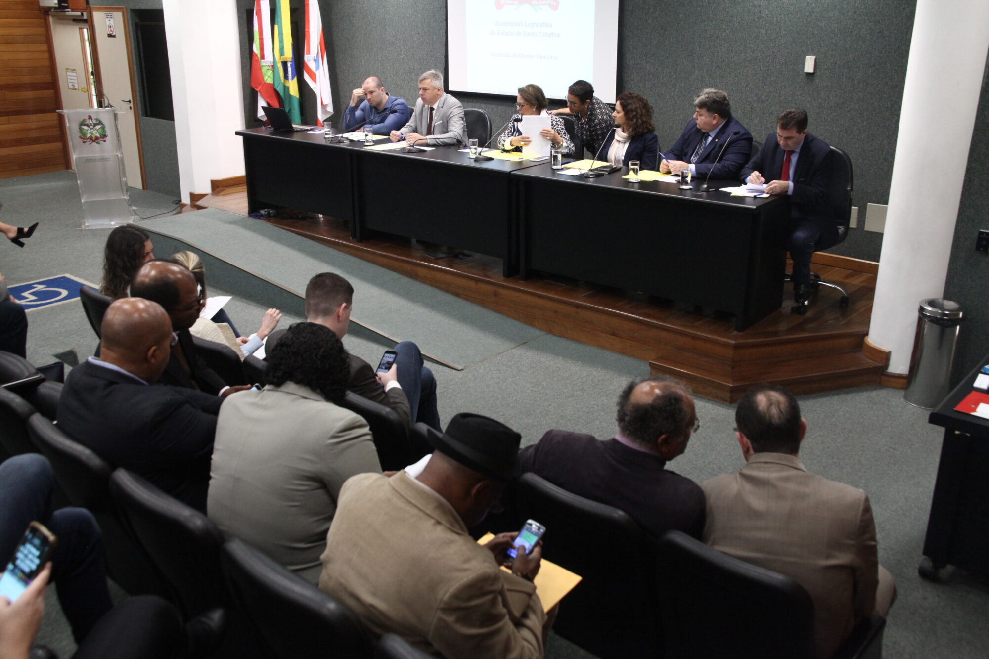 Reunião debate garantias de direitos para crianças e adolescentes