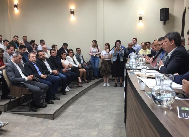 Deputado Mauricio Eskudlark em audiência com o o ministro dos Transportes, Tarcísio Freitas, em Itajaí