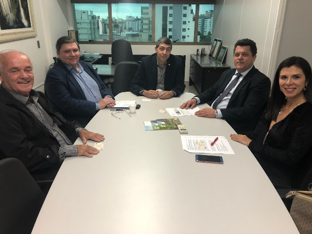 Deputado Naatz e equipe de assessores se reuniram com a direção do Instituto do Meio Ambiente de SC